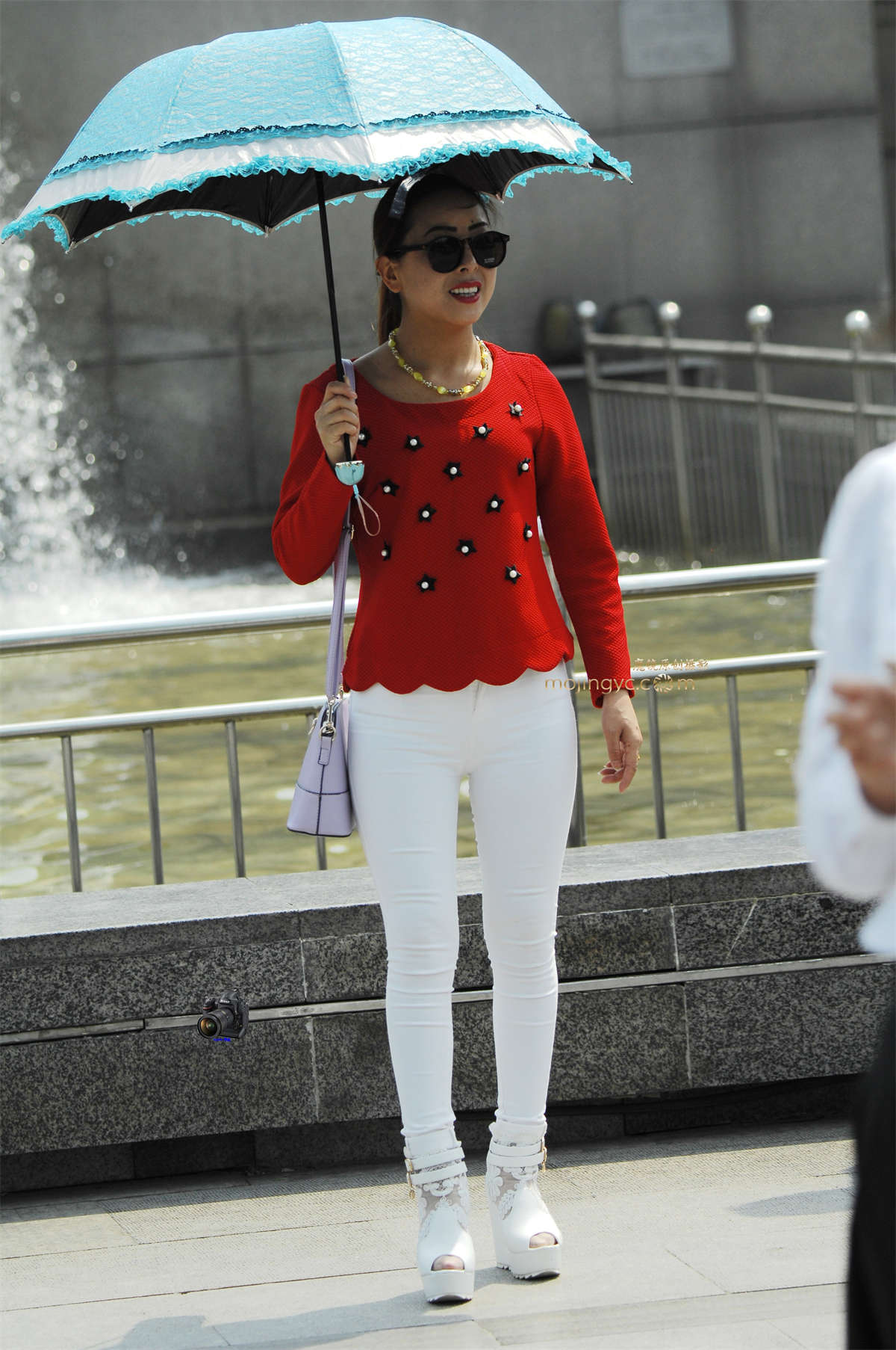 2016-04-28紧身薄透白裤少妇尼康版之一39张-日更街拍