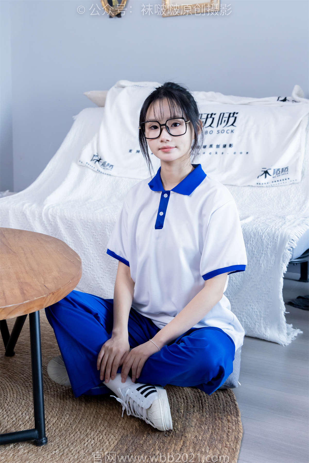 图片[2]-袜啵啵 No.351 甜甜圈-板鞋、白棉袜、肉丝（脚尖加固款）、校服裤里丝 花絮版-日更街拍