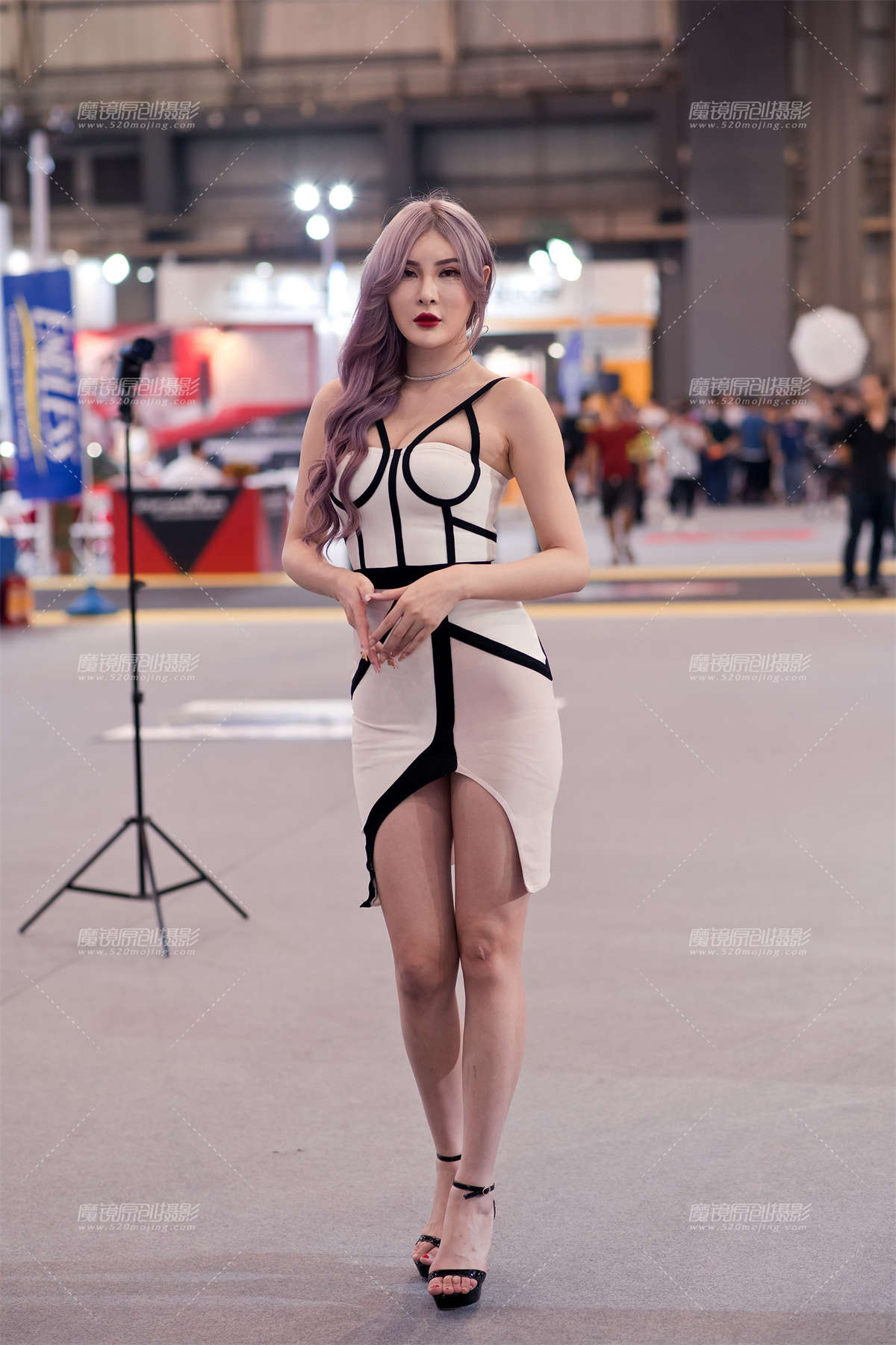 【御风赛贴】凹凸有致的东莞改装车美女-日更街拍