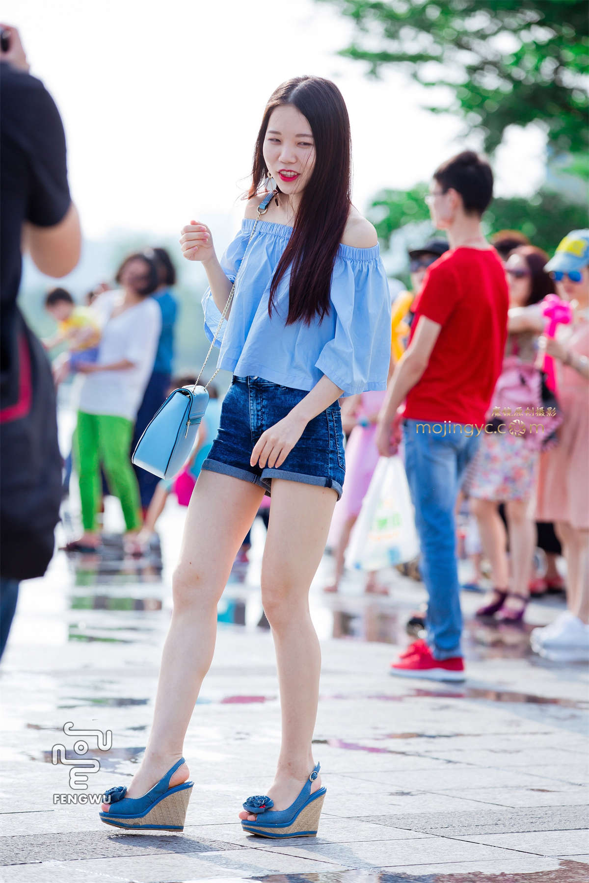热裤，美腿，厚底凉鞋14-日更街拍