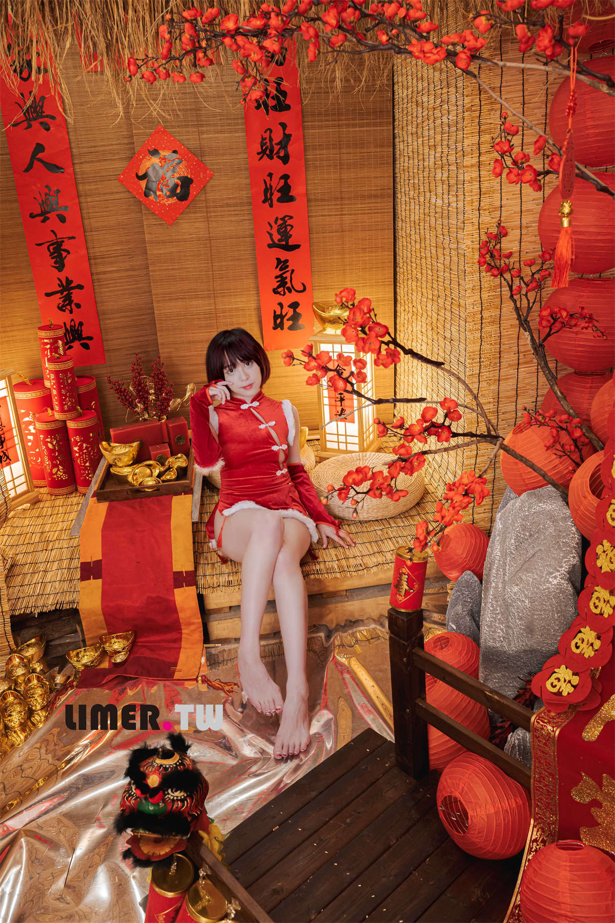 图片[2]-Limerence原创 NO.94 Yua 新年特輯 裸足 拜年-日更街拍