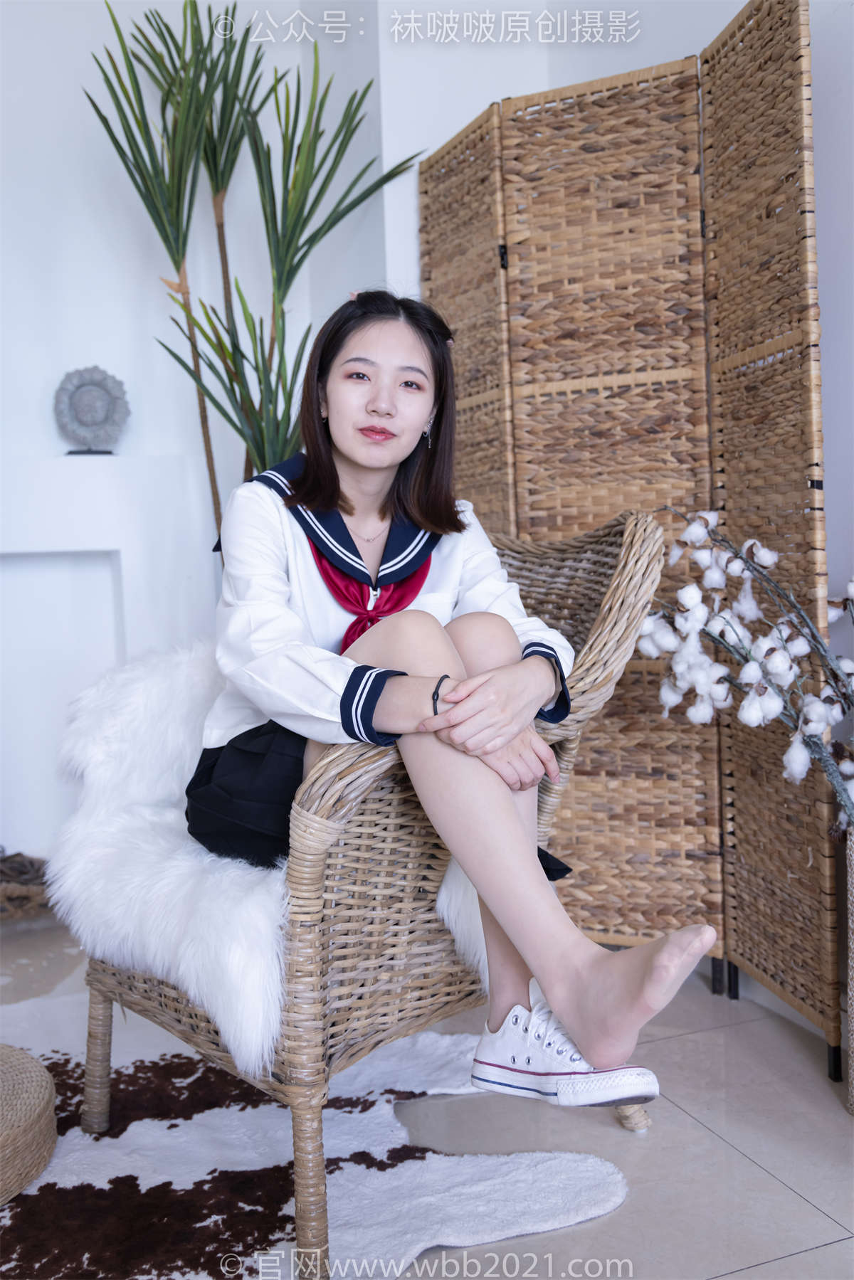 袜啵啵 No.281 小甜豆-两双板鞋、肉丝（脚尖加固款）、一只脚穿鞋一只脚丝袜部分较多 花絮版-日更街拍