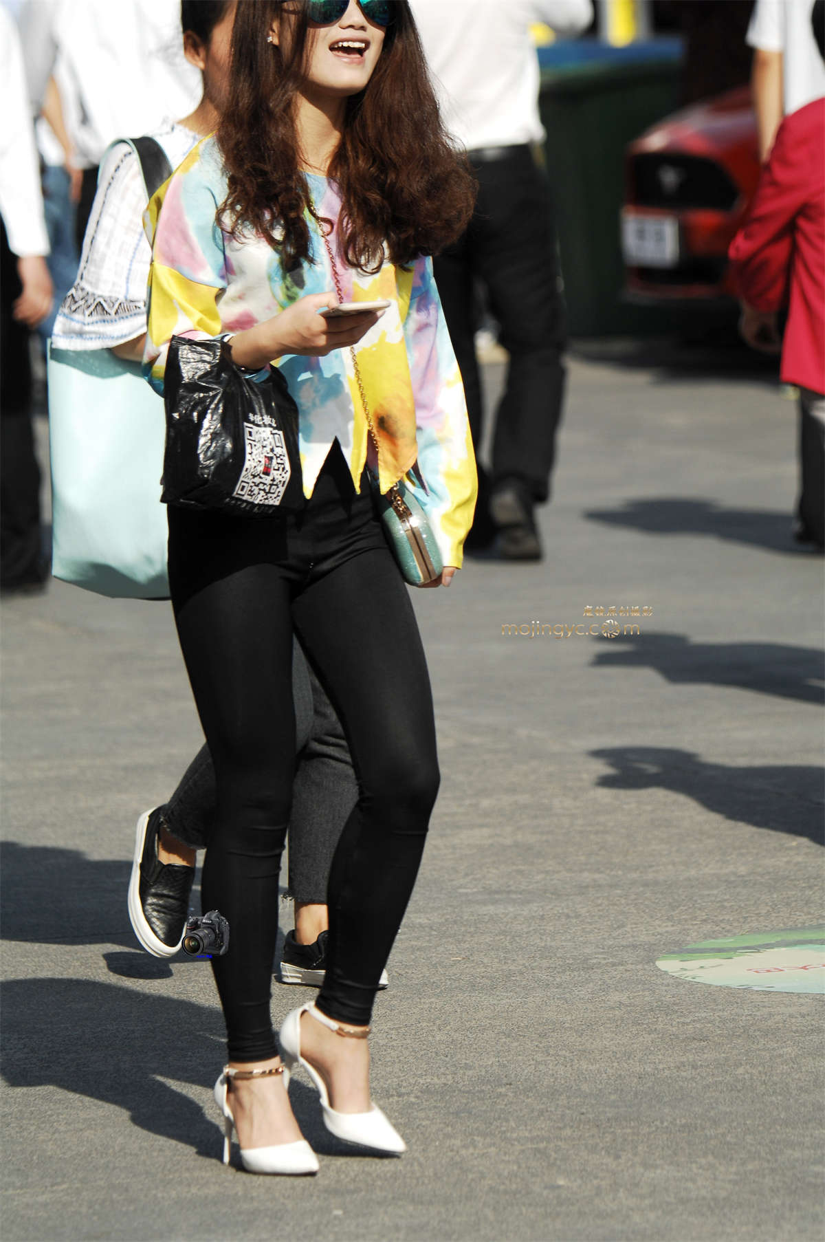 2016-05-04绝对超薄紧身丝滑黑裤少妇13张-日更街拍