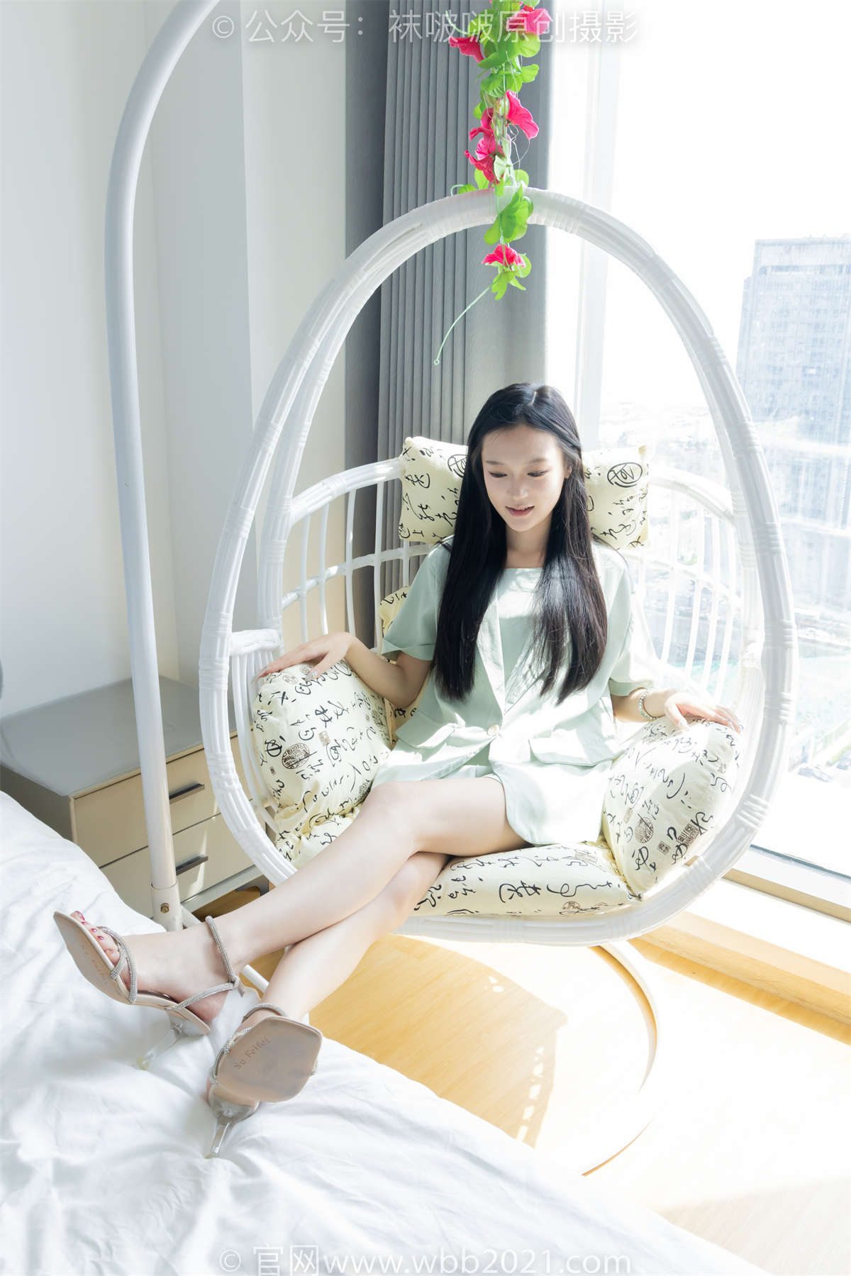 袜啵啵 No.526 焦糖-三双高跟鞋、薄肉丝（脚尖透明款）、裸足（红色美甲）、视频超近景为主 超长花絮版-日更街拍