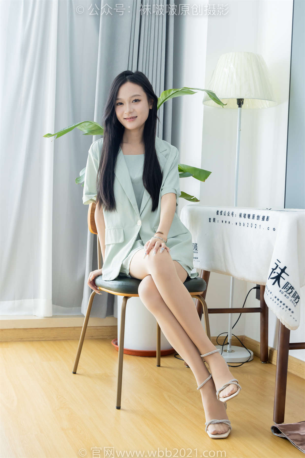 图片[2]-袜啵啵 No.526 焦糖-三双高跟鞋、薄肉丝（脚尖透明款）、裸足（红色美甲）、视频超近景为主 超长花絮版-日更街拍