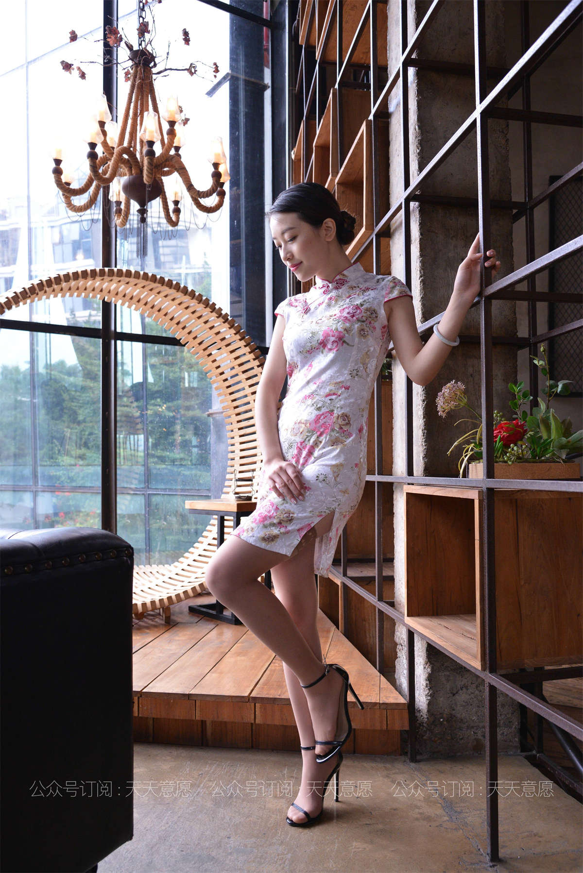 IESS异思趣向 丝享家790期：小婕 优雅旗袍女人-日更街拍