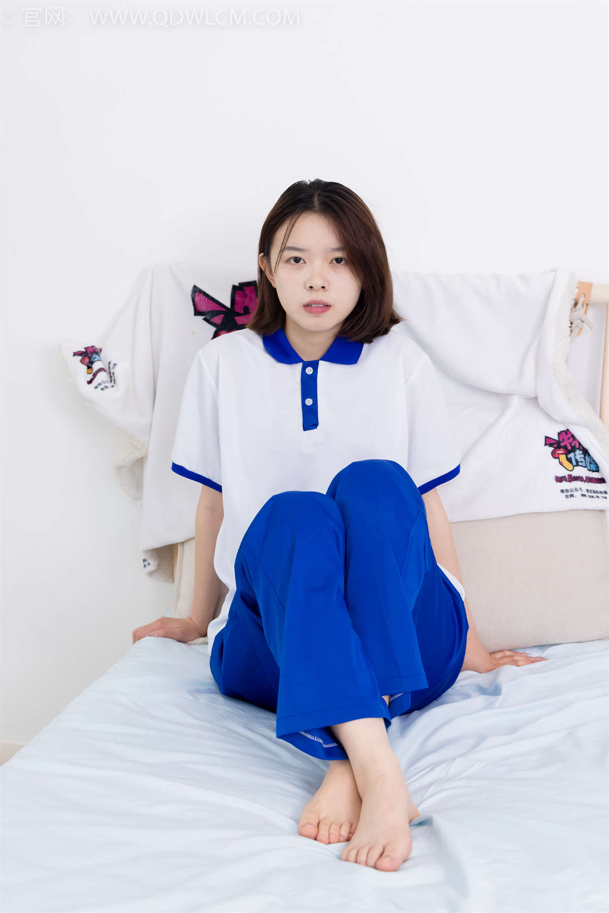 物恋传媒 NO.2364 小悦-校服、板鞋、白棉袜、裸足-日更街拍