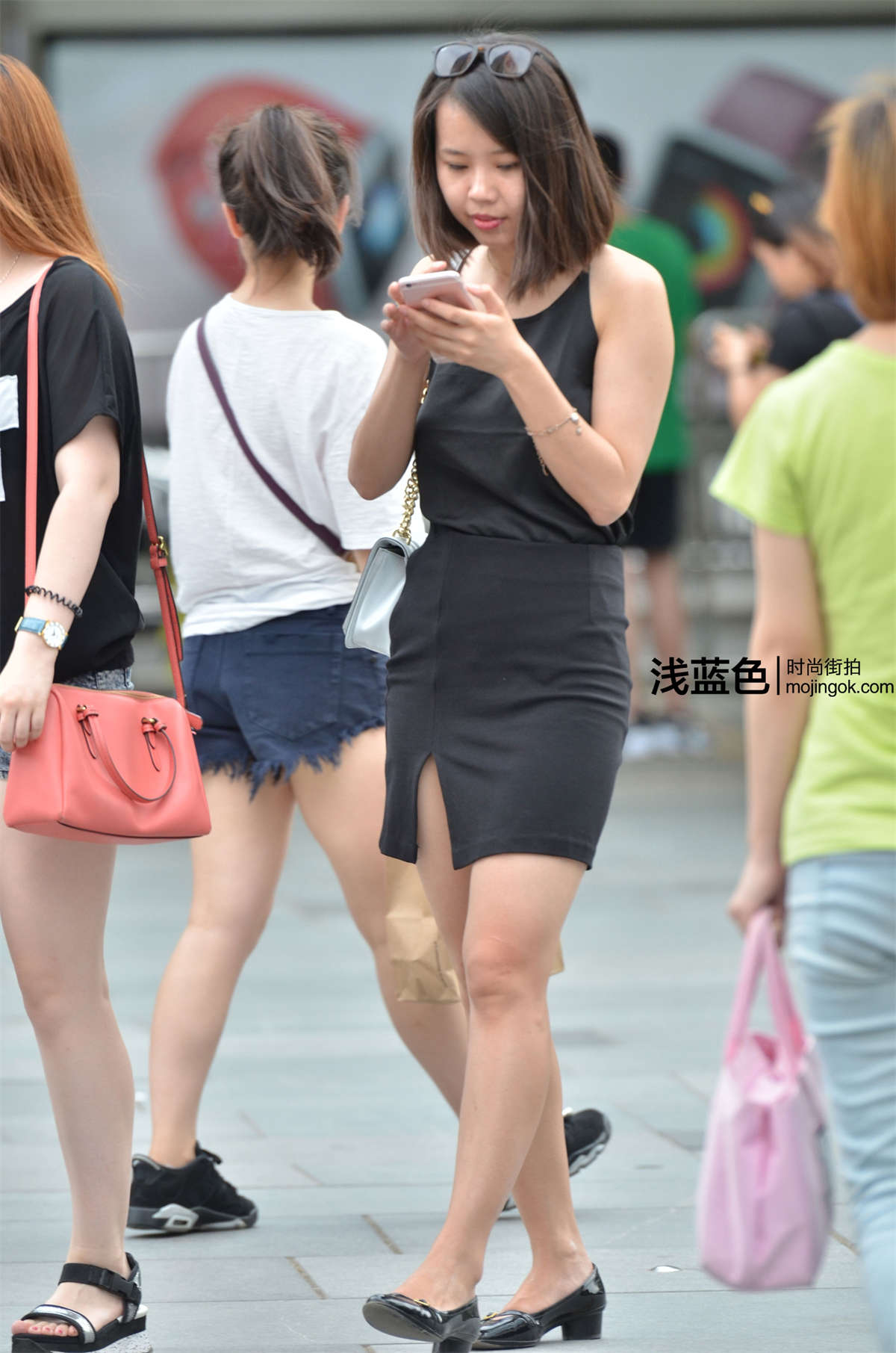 美背才敢露（24p）-日更街拍