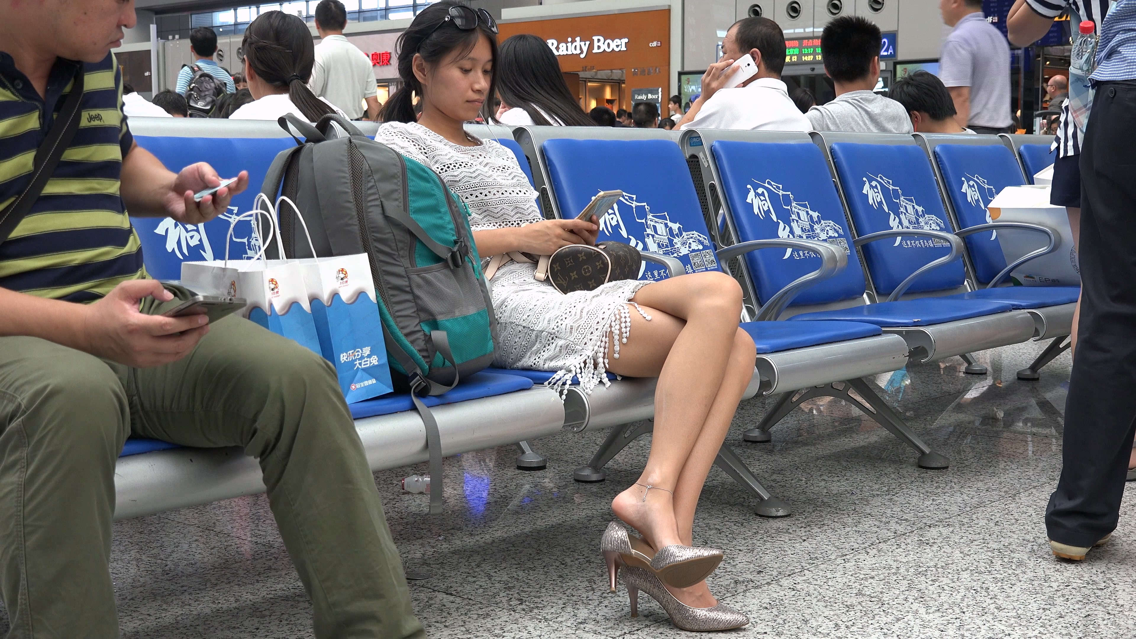 图片[2]-性感高跟美腿连衣裙街拍美女-日更街拍