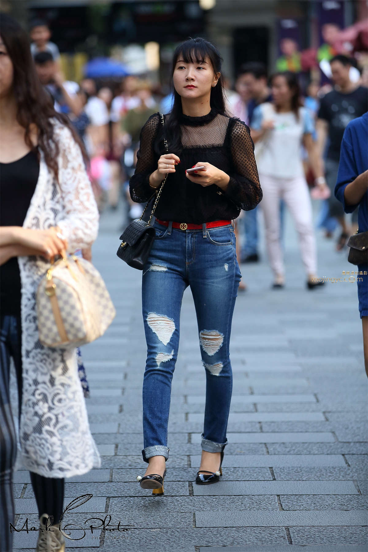 图片[2]-有洞的紧身牛仔裤-日更街拍