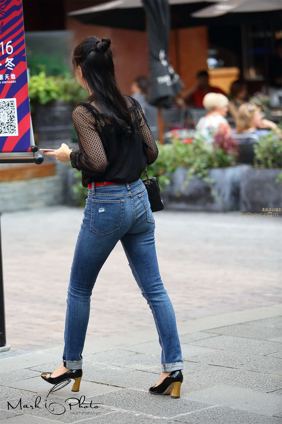 有洞的紧身牛仔裤-日更街拍