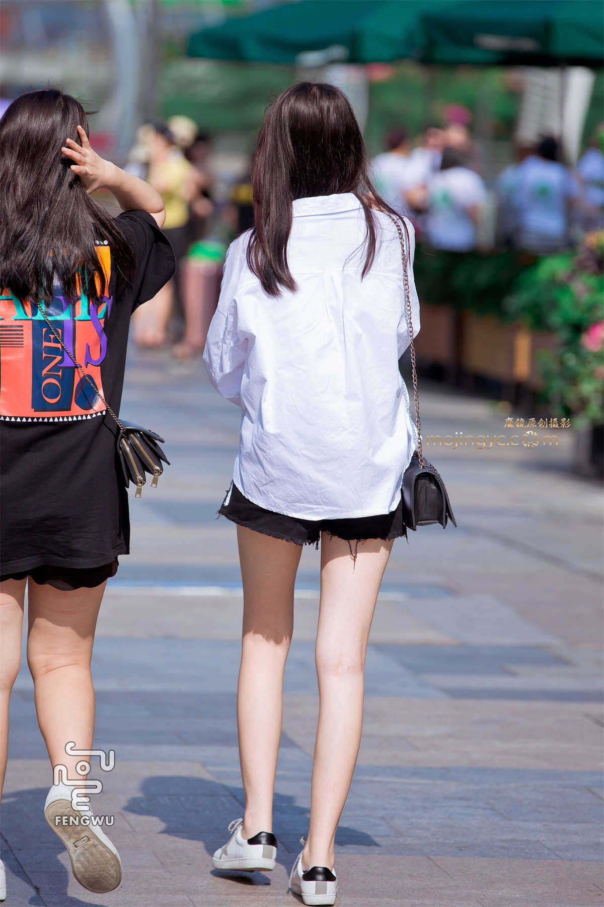 热裤，长腿，运动鞋（14）-日更街拍
