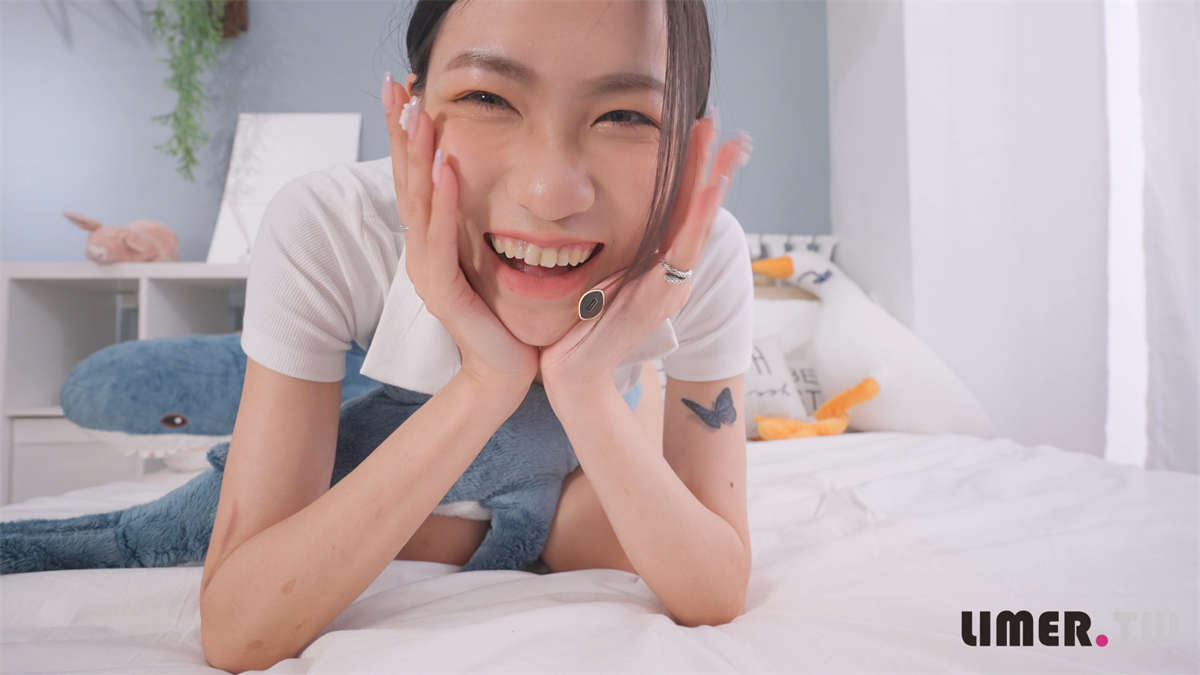 Limerence原创 No.44 杯杯 嫩足 ASMR-日更街拍