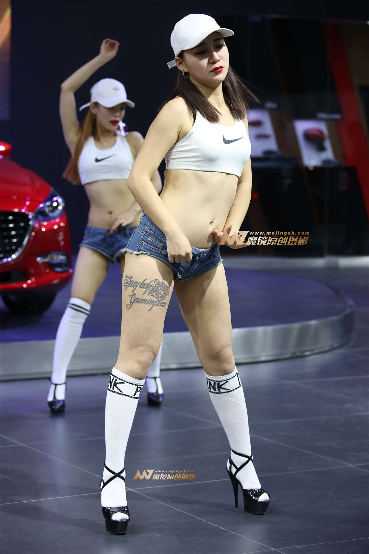图片[2]-车展性感热裤舞者-日更街拍