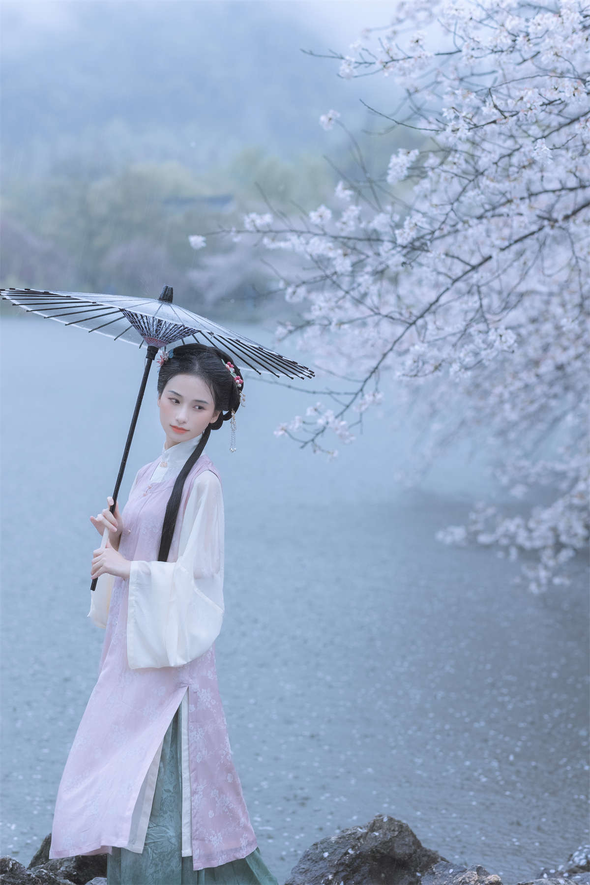 YITUYU艺图语 2022.05.25 雨樱花 眸小妖-日更街拍
