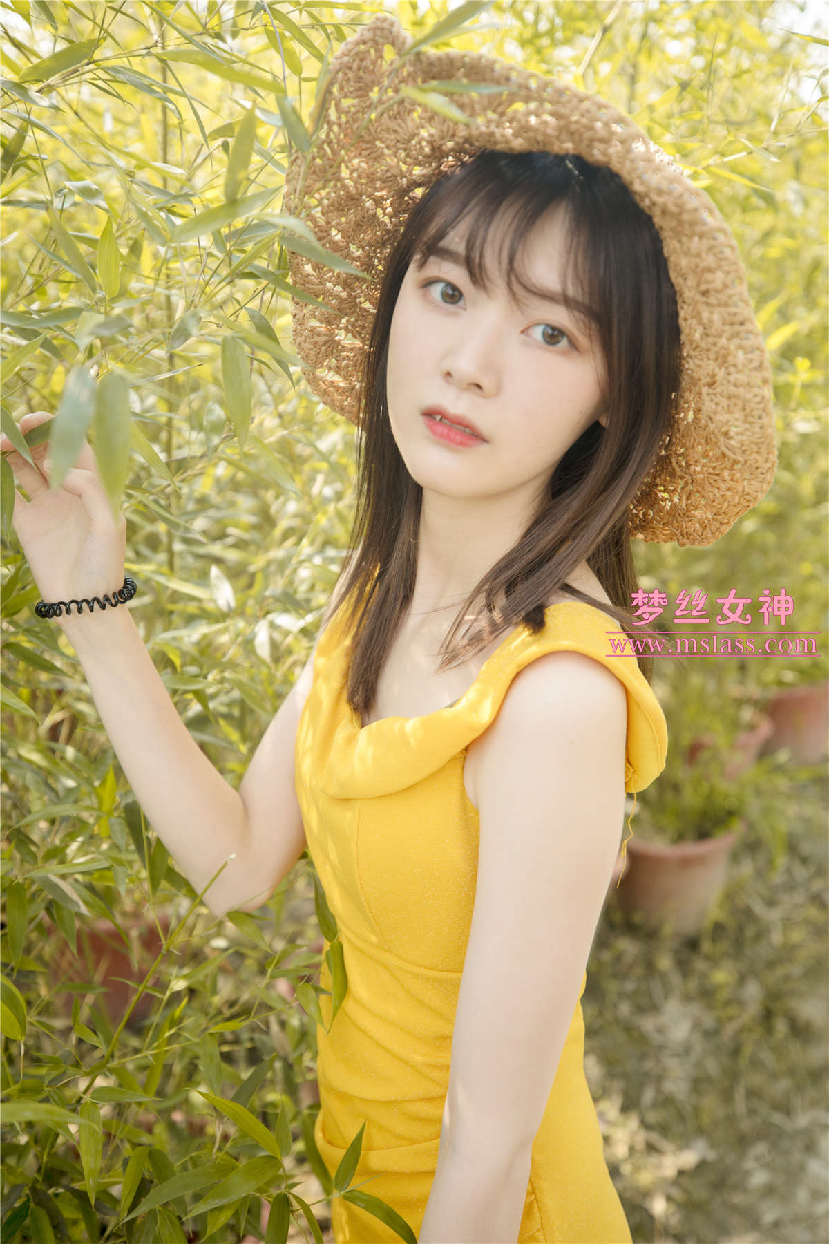 2019.05.24 张思敏 甜甜的美腿丝袜-日更街拍