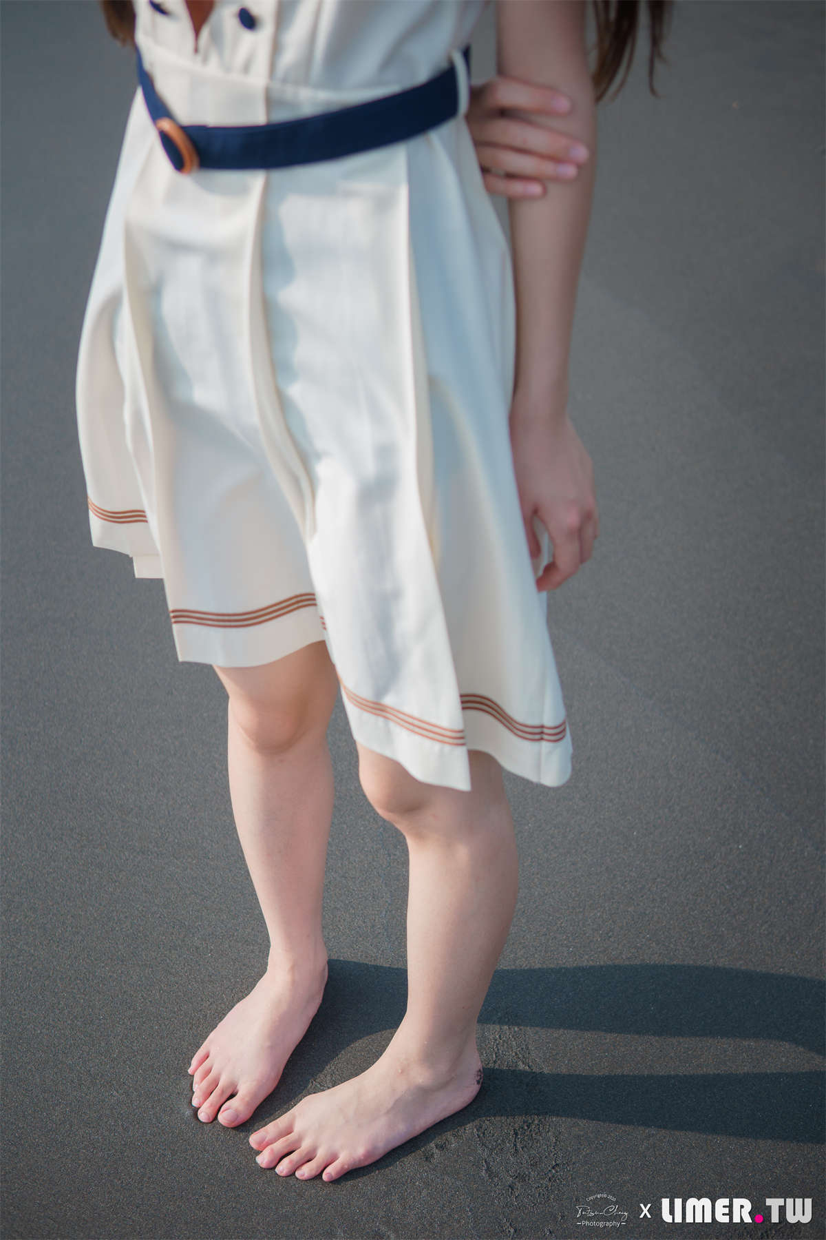 图片[2]-Limerence原创 No.45 海蓝 白皙希腊脚 JK盛夏服海边戏水-日更街拍