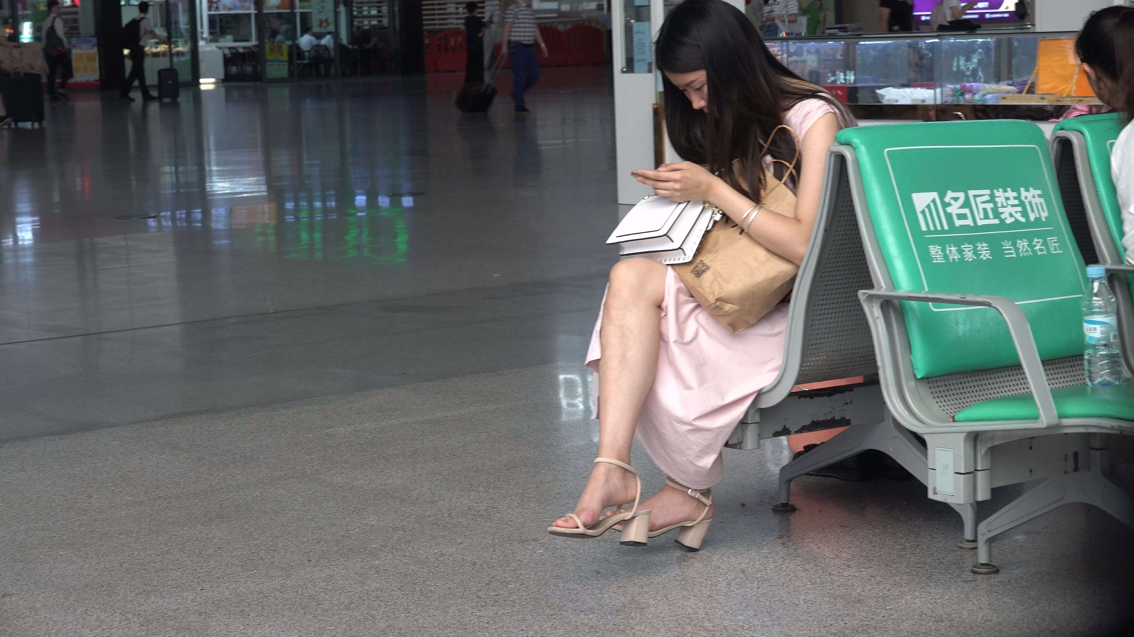 图片[2]-长裙凉高跟美足-日更街拍