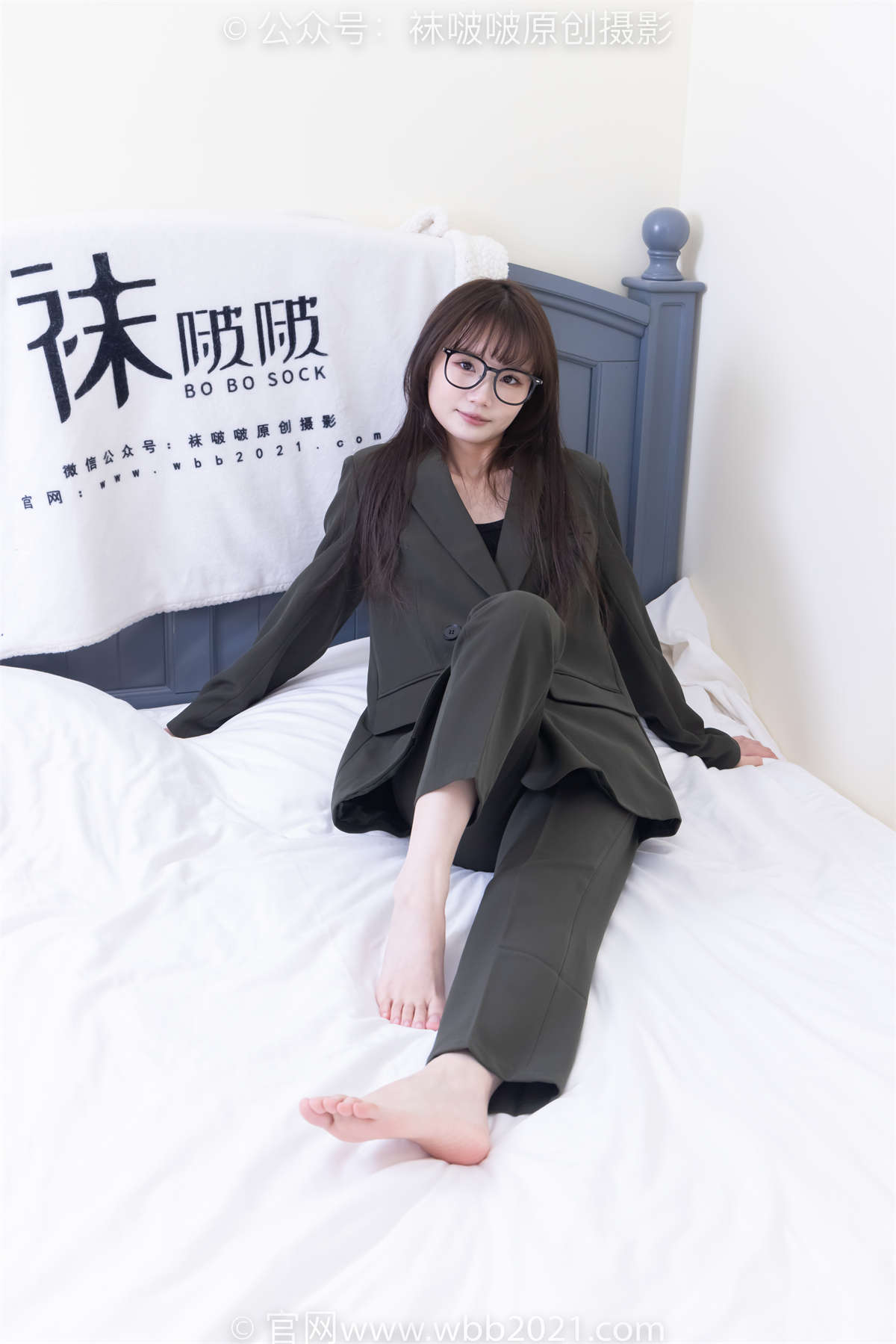 图片[2]-袜啵啵 No.529 甜甜圈-高跟鞋、短黑丝（脚尖加固款）、裸足、半蹲半脱袜子剧情 花絮版-日更街拍