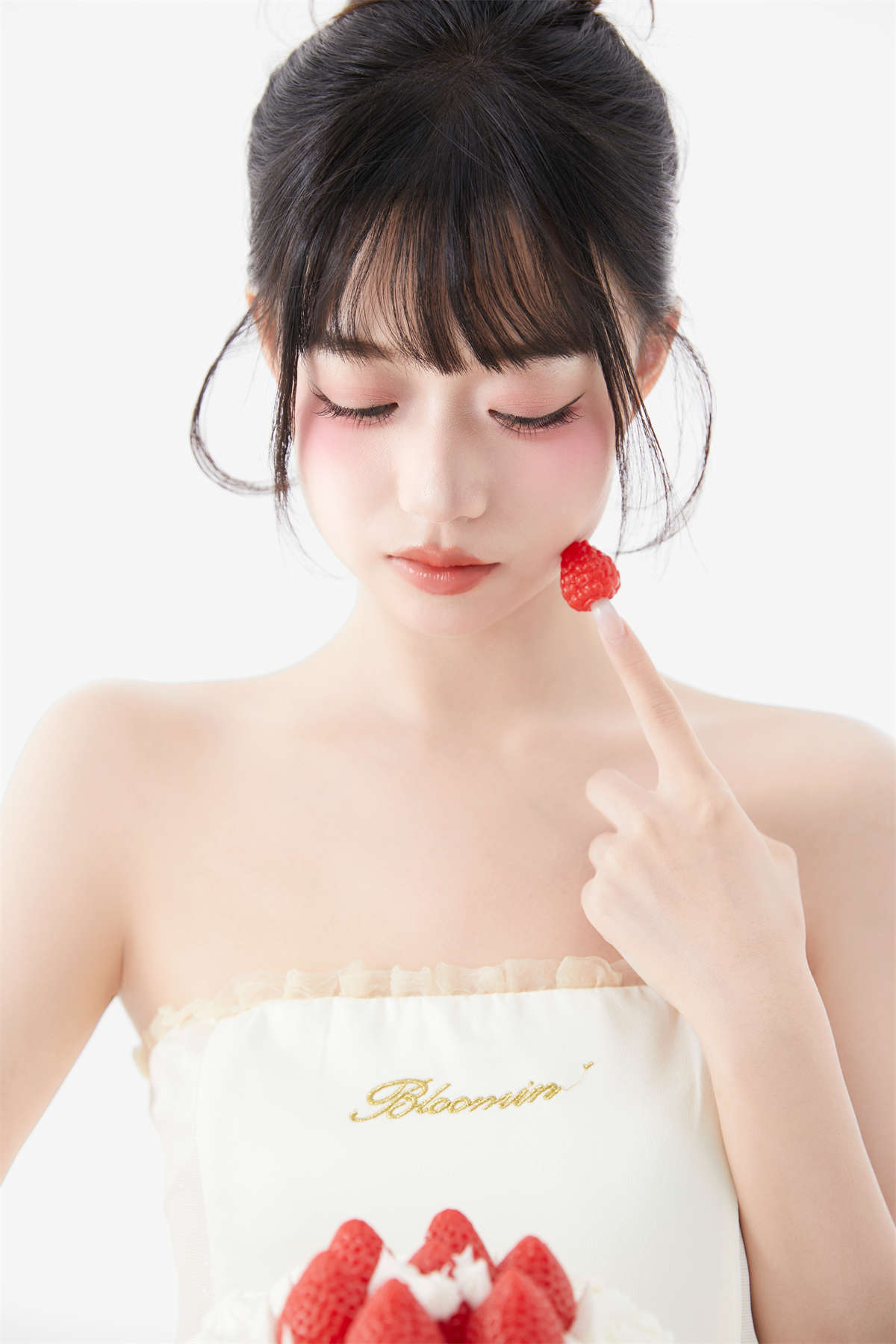 YITUYU艺图语 2024.12.25 白色蛋糕肖像 菠萝包插图1