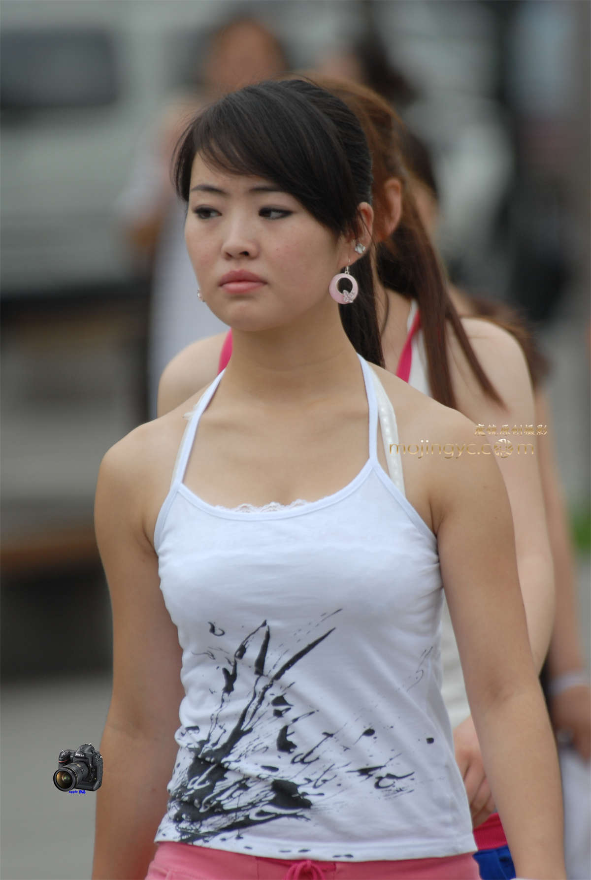 2016-05-08清秀好身材小妹22张-日更街拍