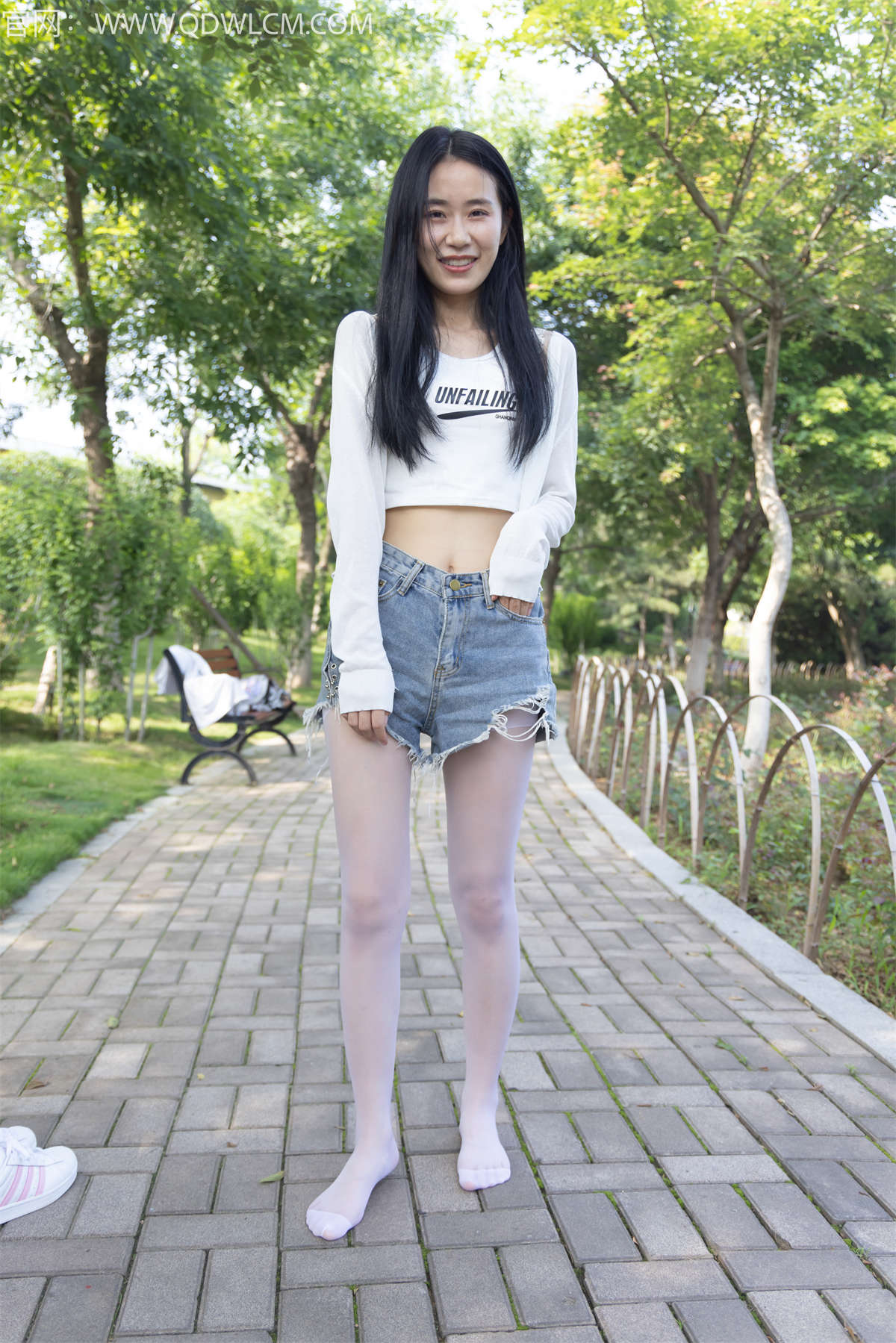 物恋传媒 NO.1341 菜菜-无人之岛-日更街拍