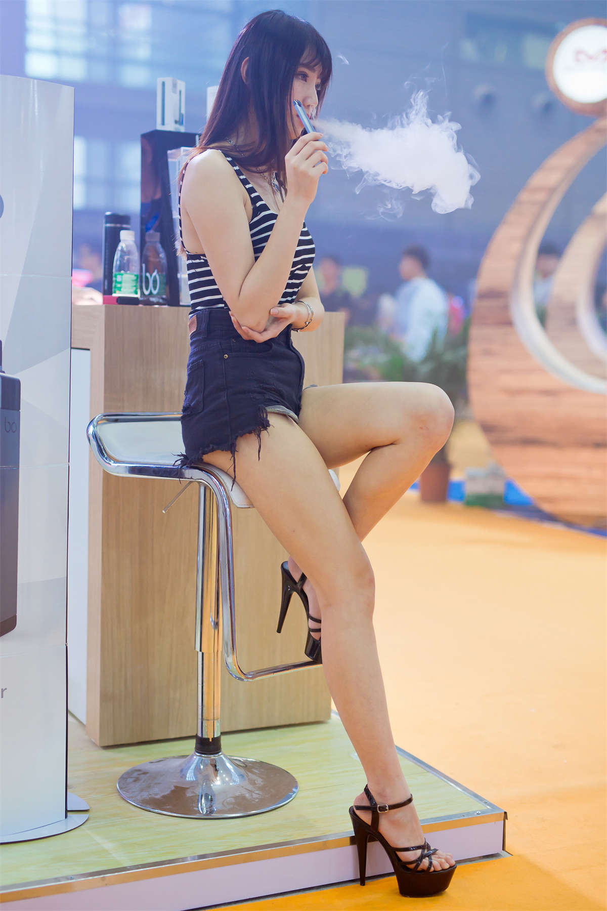 展会模特-热裤，长腿，凉高（13）-日更街拍