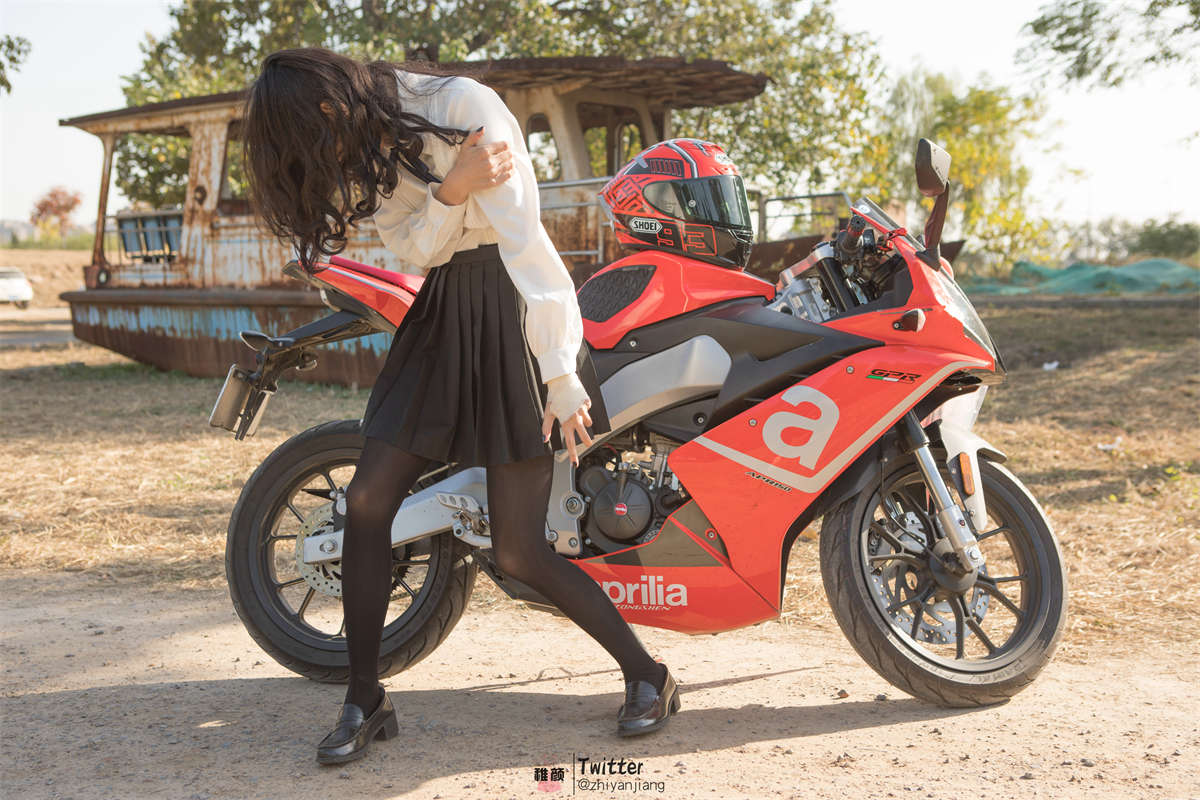 图片[2]-稚颜酱 机车少女-日更街拍