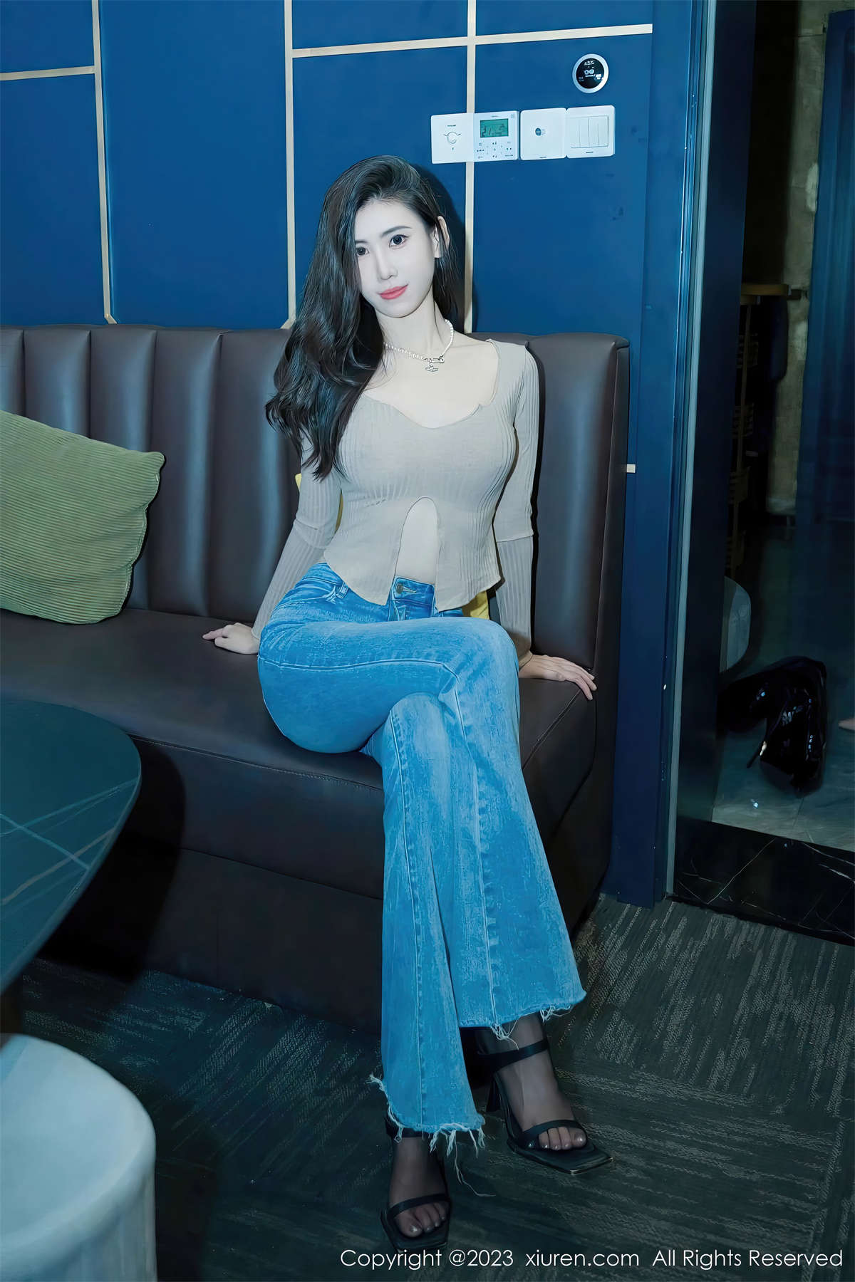 Xiuren秀人网 2023.07.07 No.7041 章芃芃-日更街拍