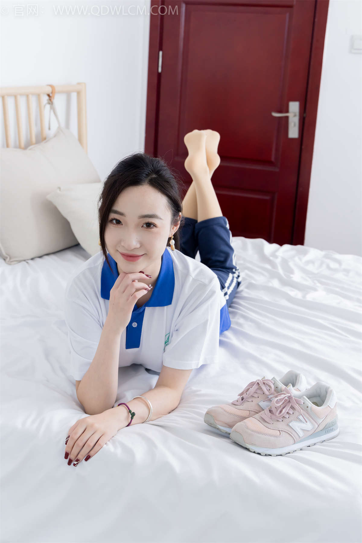 物恋传媒 NO.2314 恬恬-运动鞋、厚肉丝、校服裤里丝-日更街拍