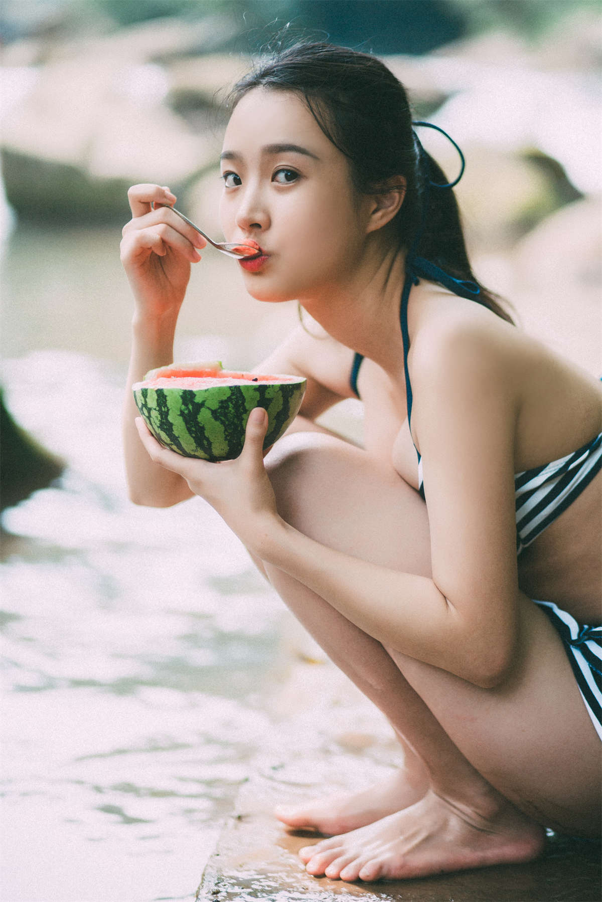 YITUYU艺图语 2022.04.22 清涼の夏 茶架-日更街拍