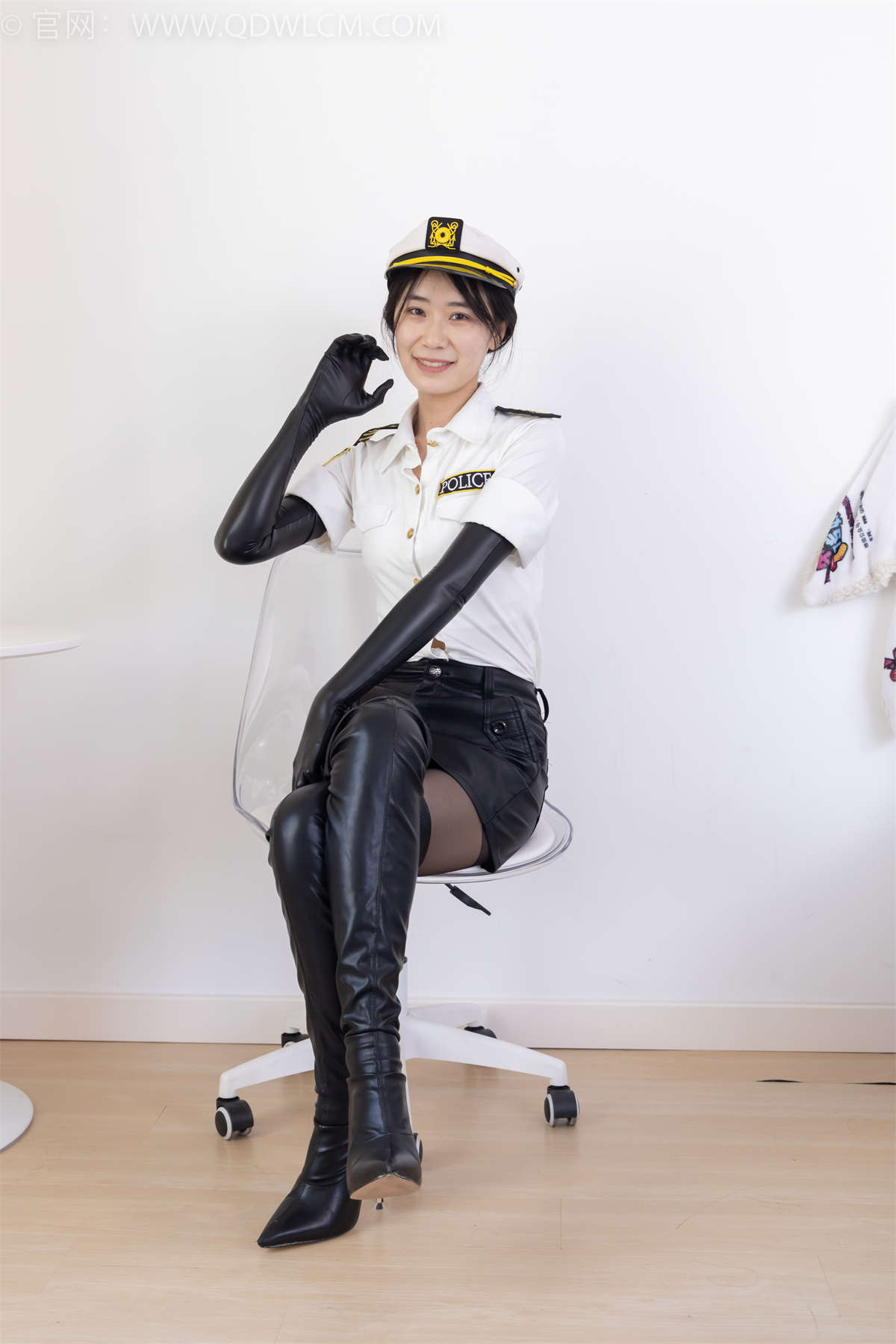 图片[2]-物恋传媒 NO.2315 菜菜-高跟长靴、薄黑丝（脚尖加固款）-日更街拍