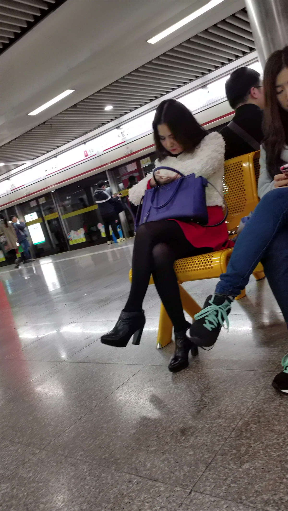 图片[2]-黑丝美腿性感熟女-日更街拍