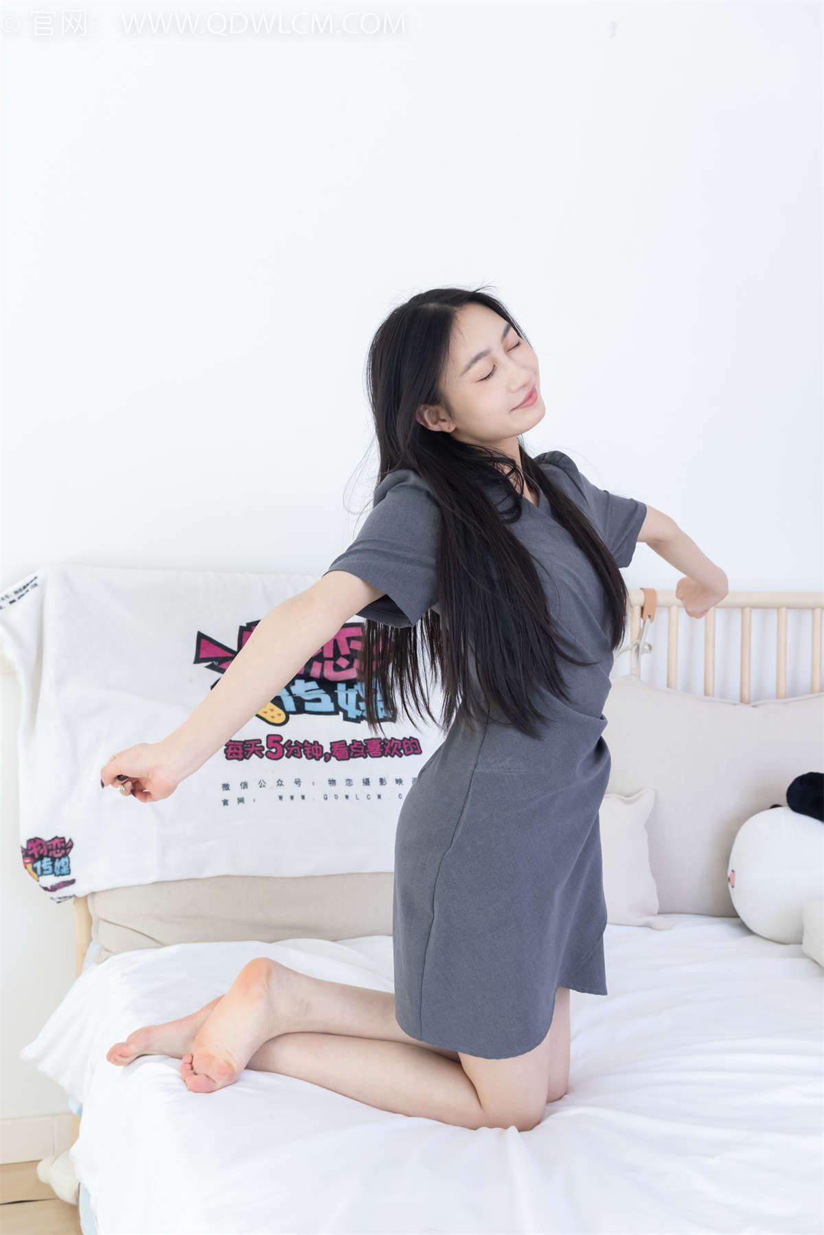 图片[2]-物恋传媒 NO.2316 小影-三双高跟鞋、薄肉丝（脚尖透明款）、裸足-日更街拍