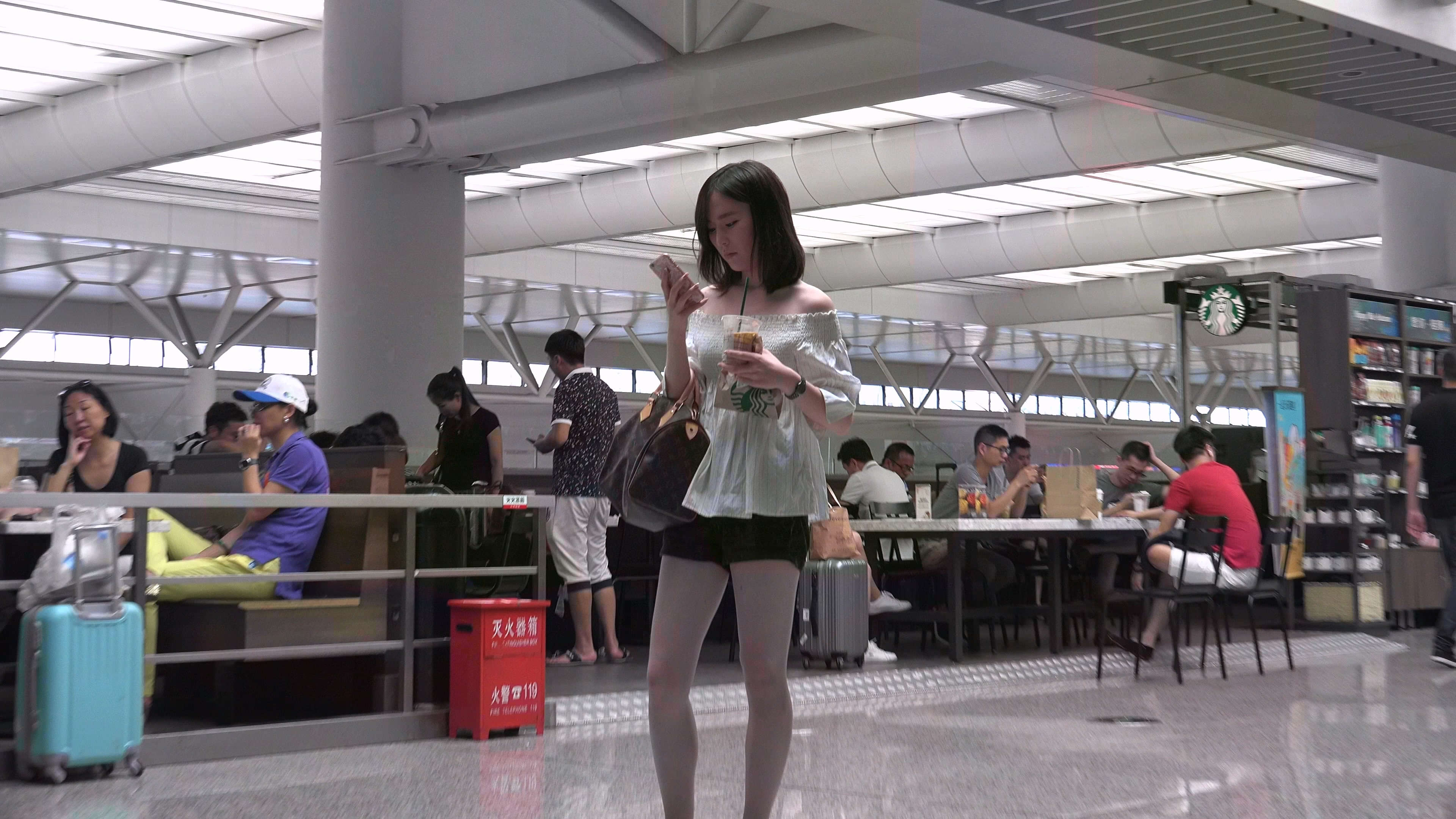 图片[2]-平跟拖鞋也挡不住美感-日更街拍