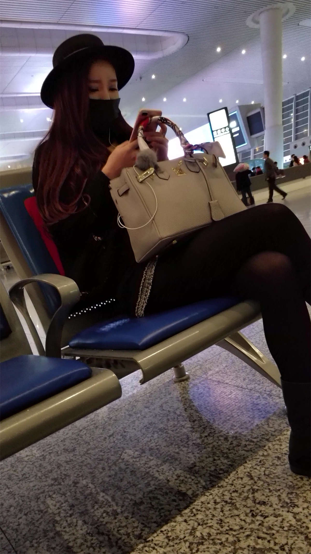 图片[2]-[4K高清视频]黑色系黑口罩漂亮美女姐姐-日更街拍