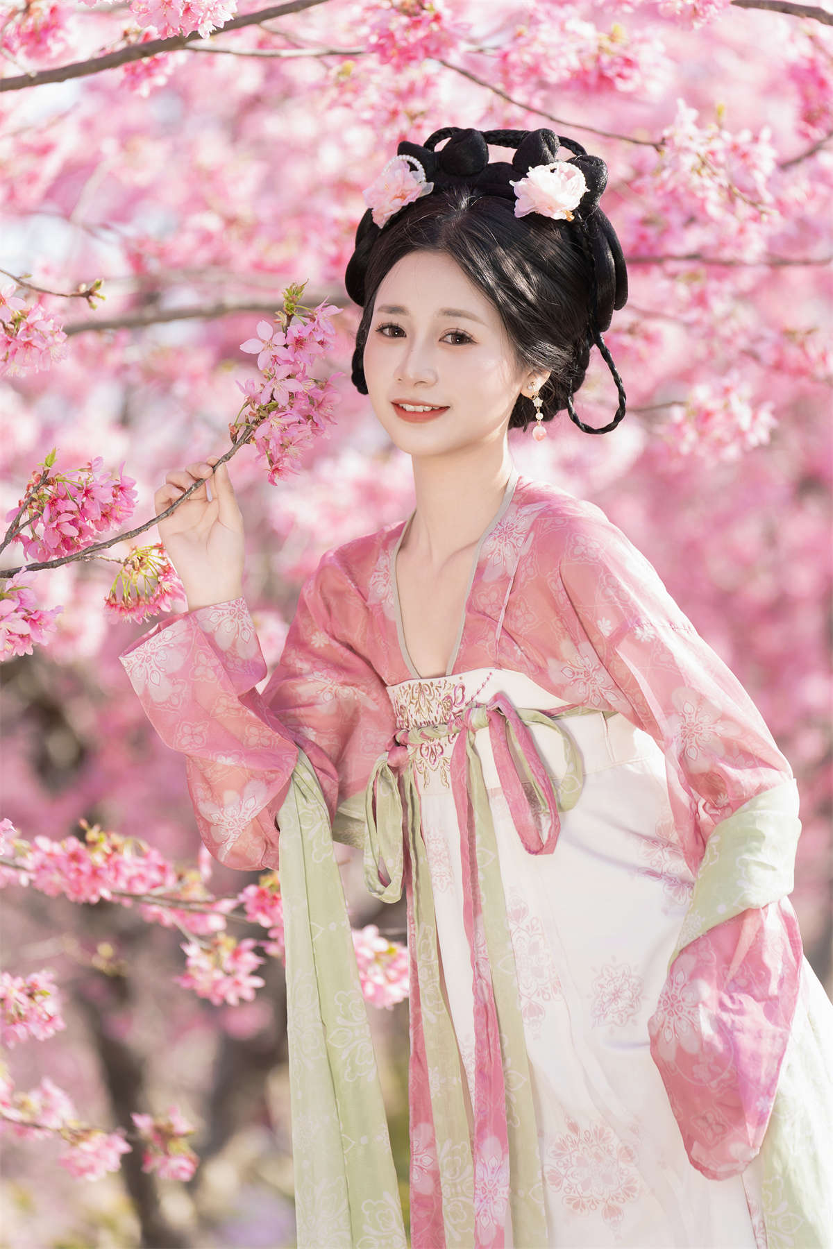 YITUYU艺图语 2024.04.19 樱花汉服 橙子舒-日更街拍