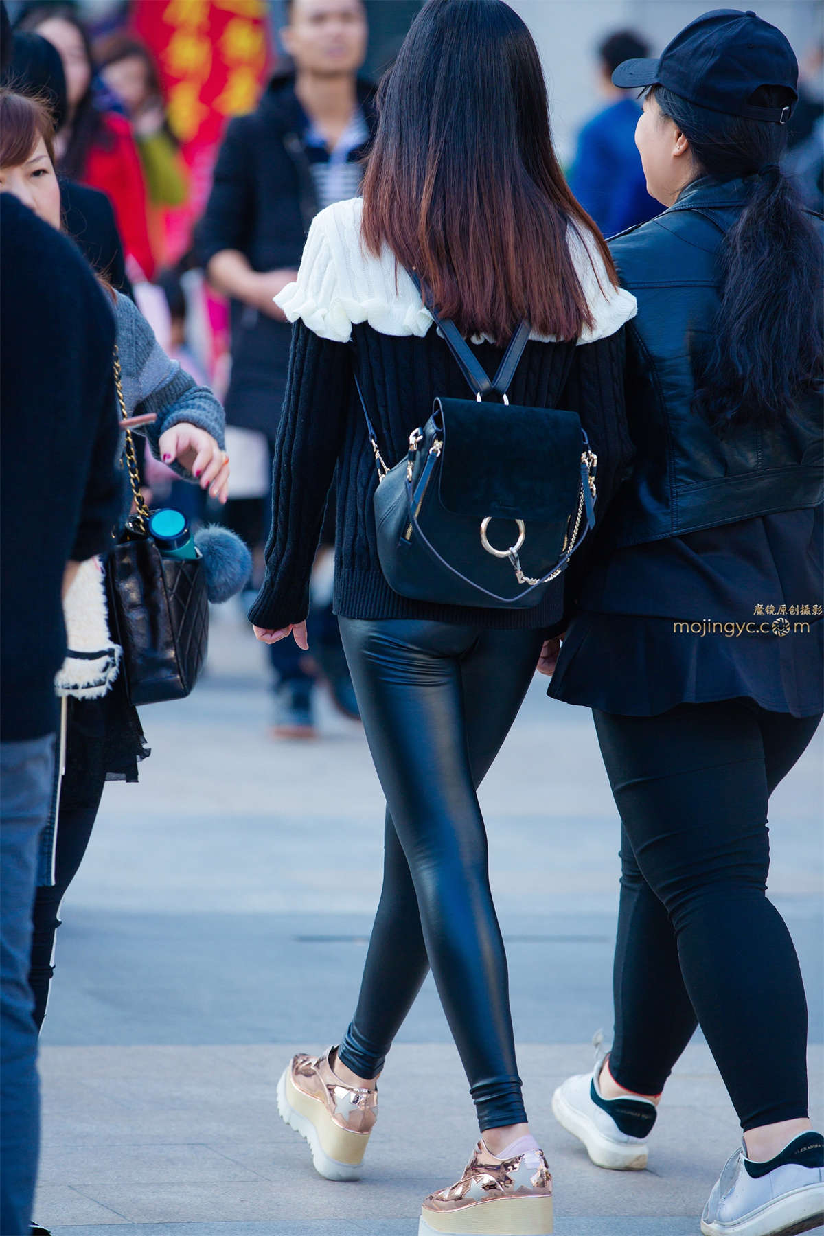 紧身皮裤，厚底鞋插图1