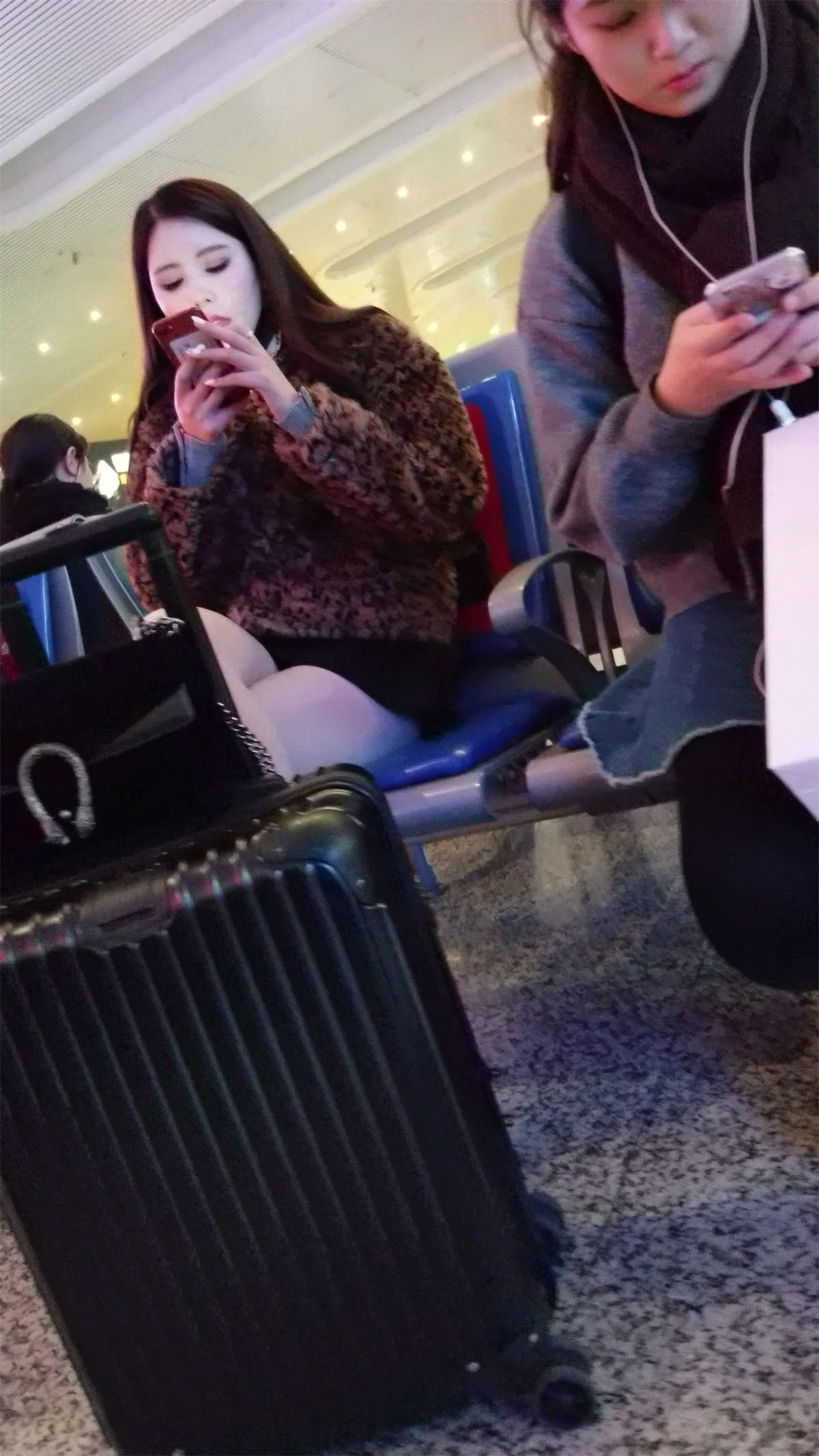 图片[2]-[4K高清视频]颜值与身材超极品的性感贵妇-日更街拍