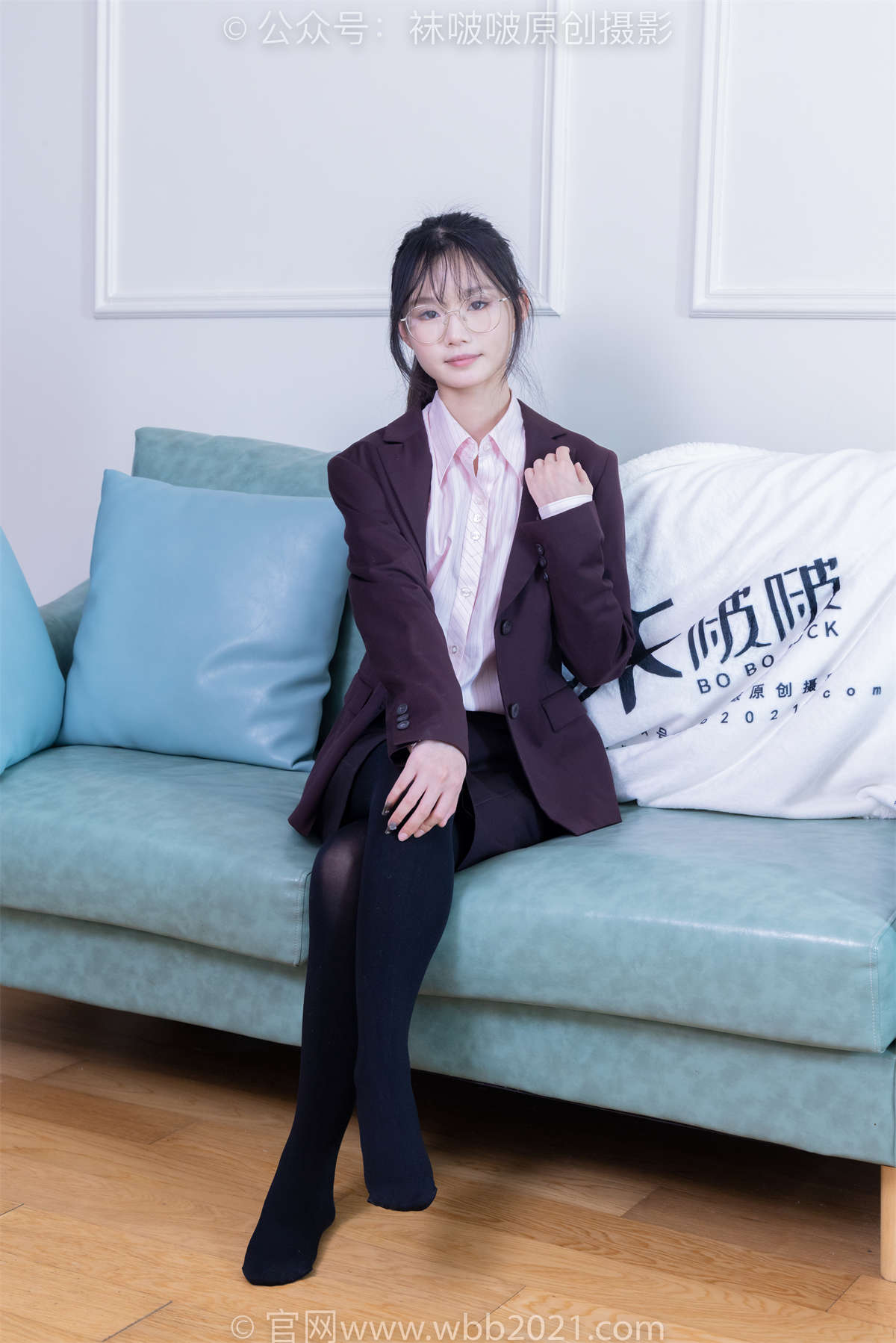 袜啵啵 No.362 甜甜圈-两双皮鞋、厚肉丝、厚黑丝、ol制服 花絮版-日更街拍