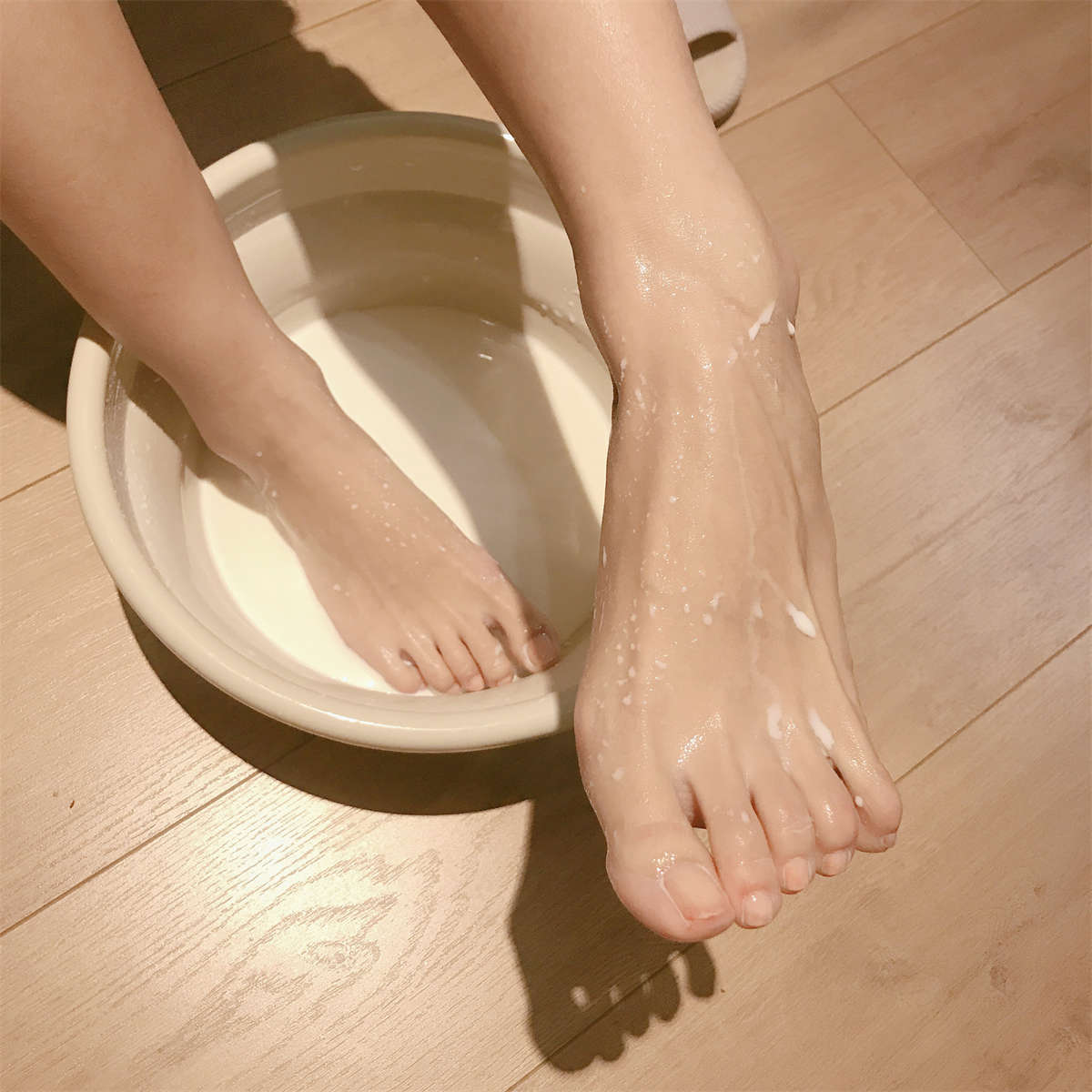 图片[2]-安乔乔儿(Nia乔乔) NO.001 牛奶洗脚-日更街拍