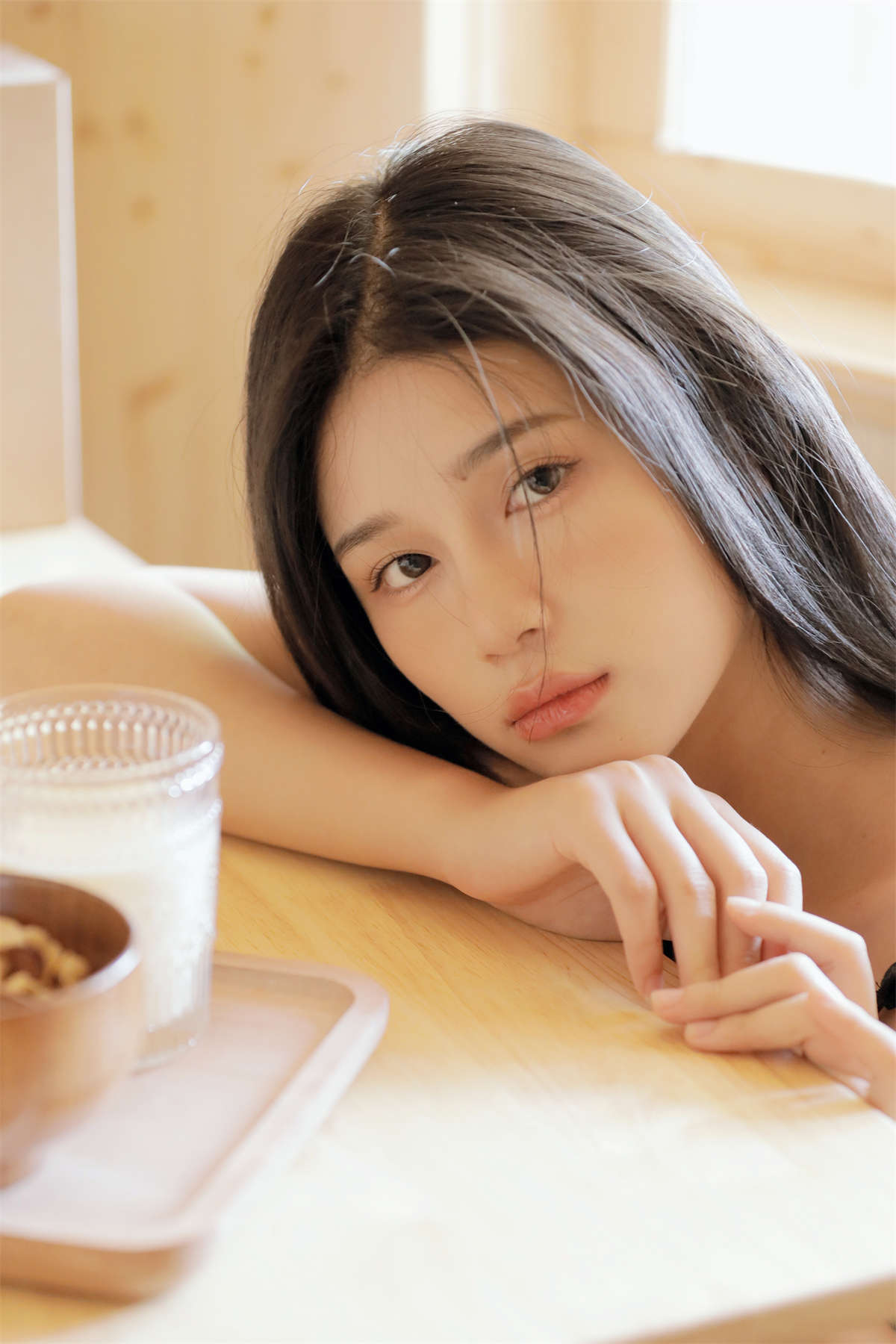 YITUYU艺图语 2023.03.25 木屋里的女孩 馨瑶子-日更街拍