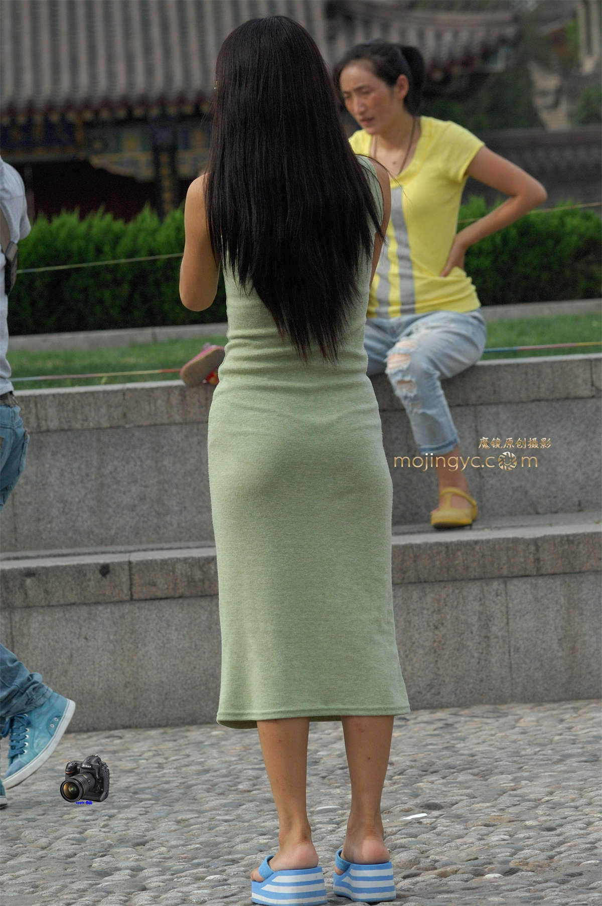 2016-05-26绿色包裙小妹16张-日更街拍