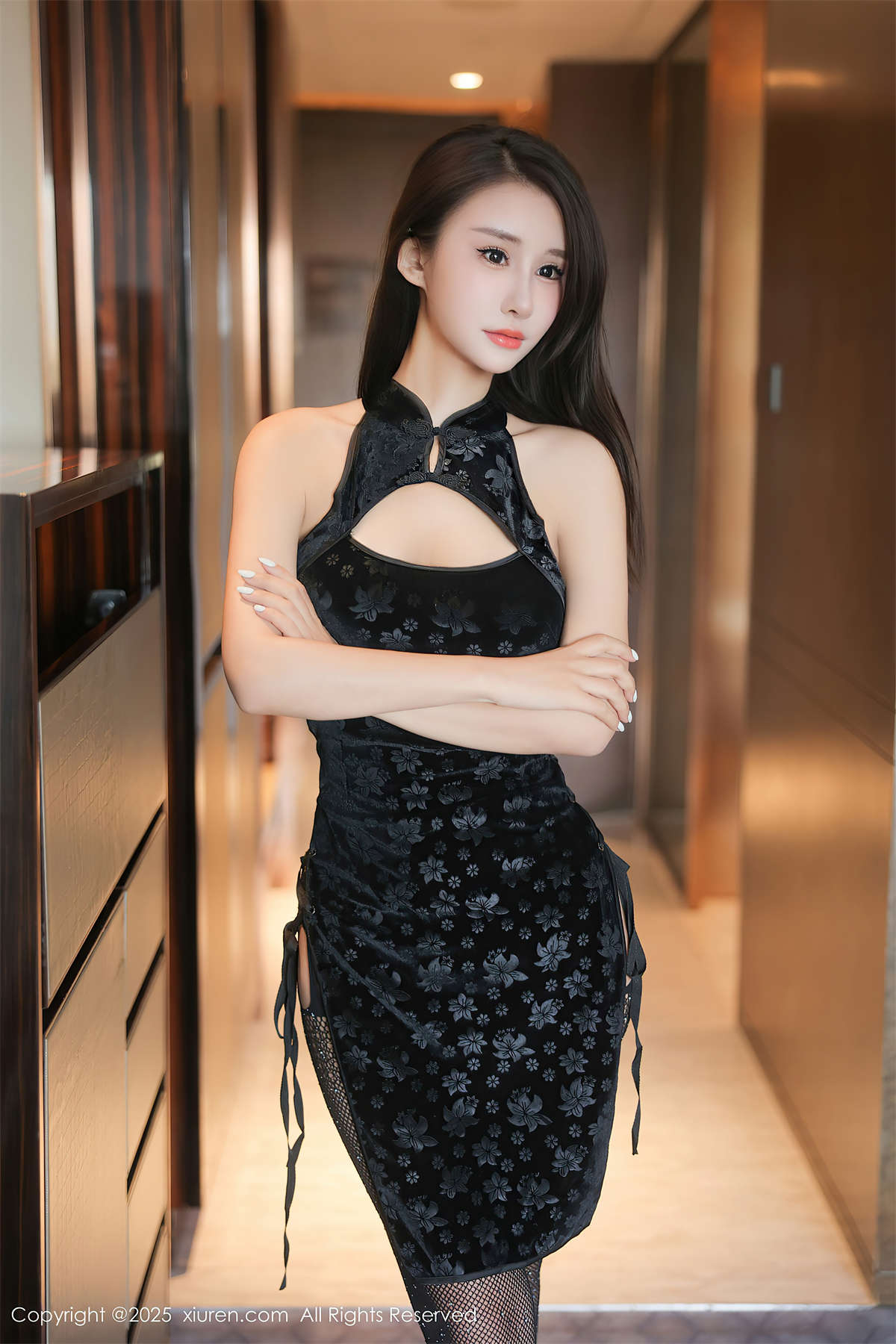 Xiuren秀人网 2025.03.10 NO.9990 艺艺yiyi-日更街拍