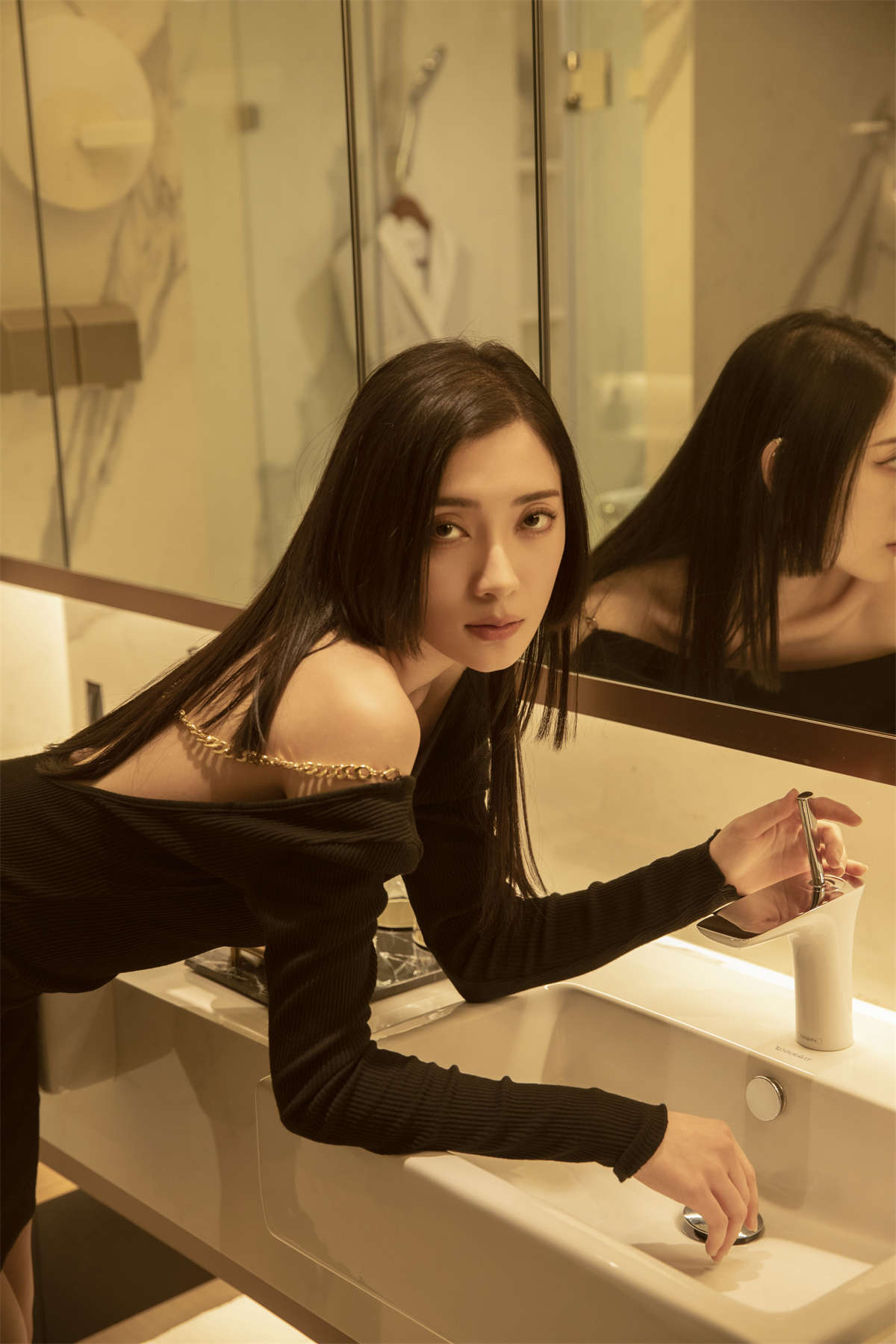 YITUYU艺图语 2023.08.29 暖光 YFALA-日更街拍