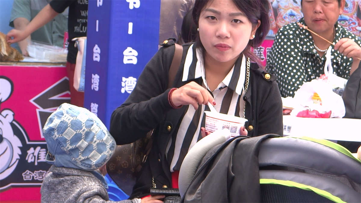 图片[2]-红色裤子高跟裸足美女气质好看-日更街拍