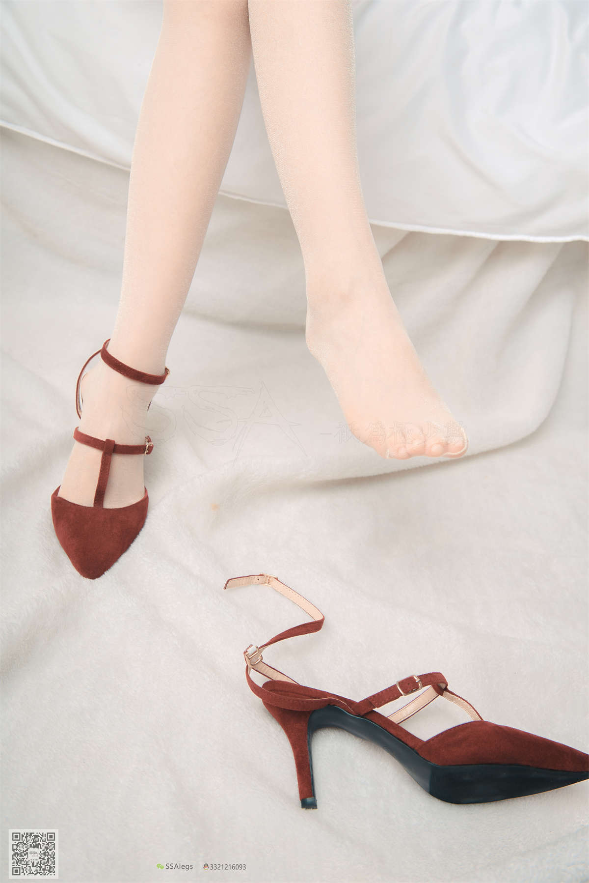 SSA丝社 NO.014 琪琪 闪光开裆丝袜的另一种演绎-日更街拍