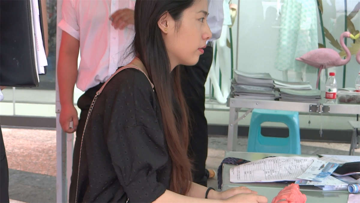 图片[2]-白裤美女、精细凉鞋-日更街拍