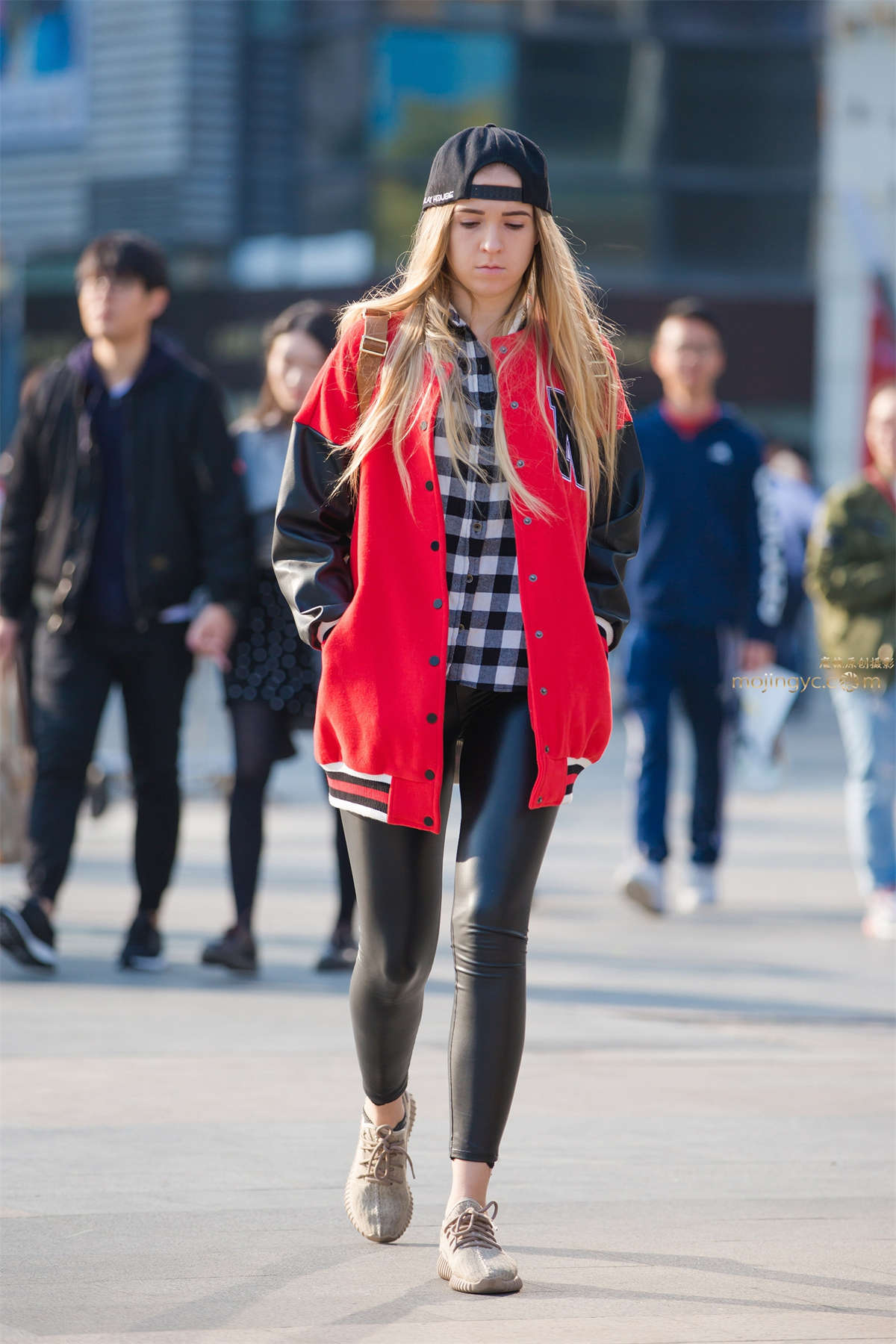 图片[2]-皮裤，运动鞋-日更街拍