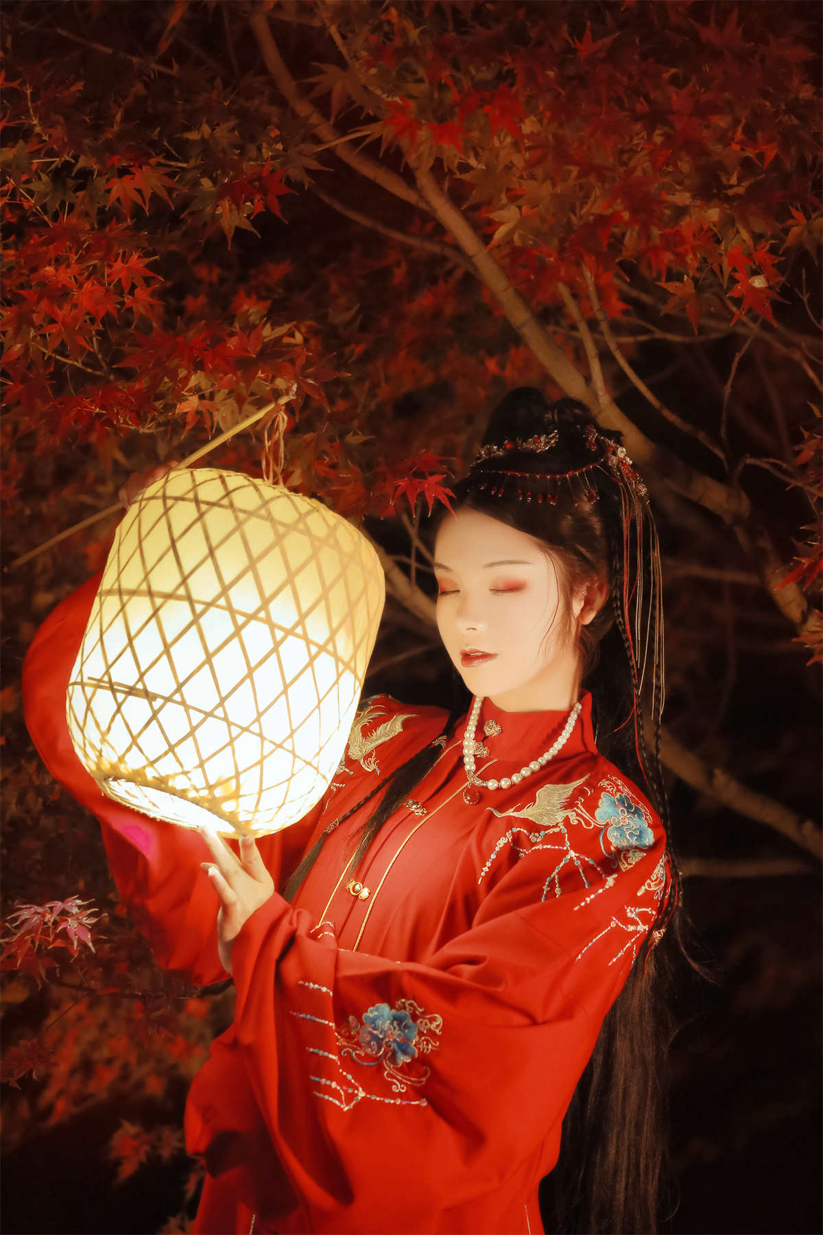 YITUYU艺图语 2022.11.28 莫将圆相换眉颦 阿里马马掌门人-日更街拍